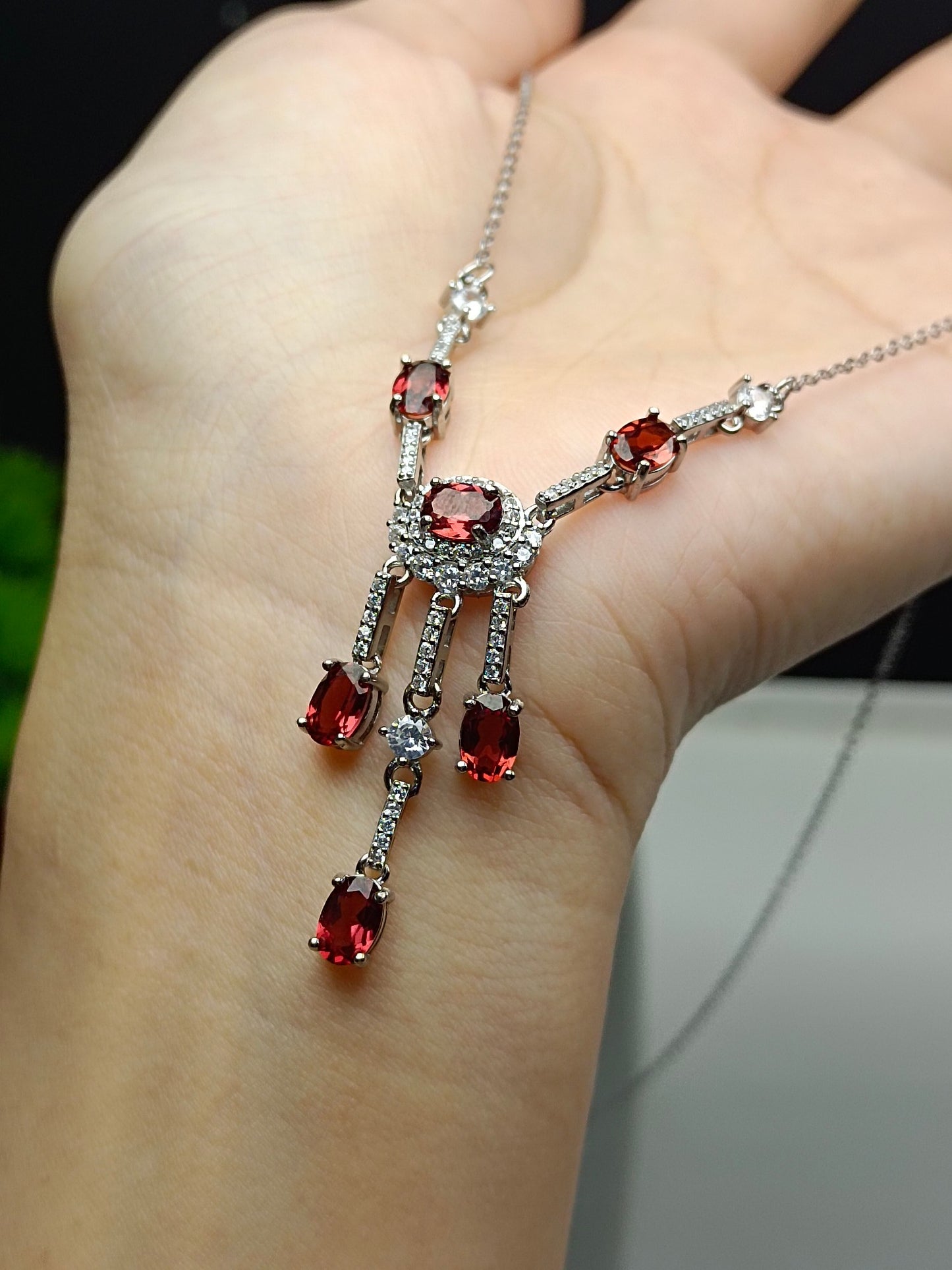 Luxurious S925 Silver Embedded Garnet Necklace - Exquisite Jewelry