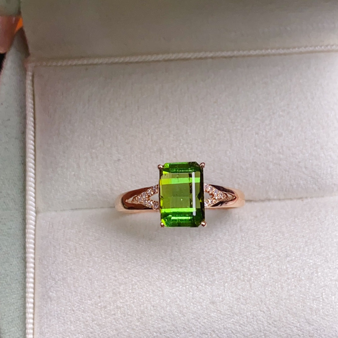 Hieno vihreä Peridot-sormus – pakollinen koru