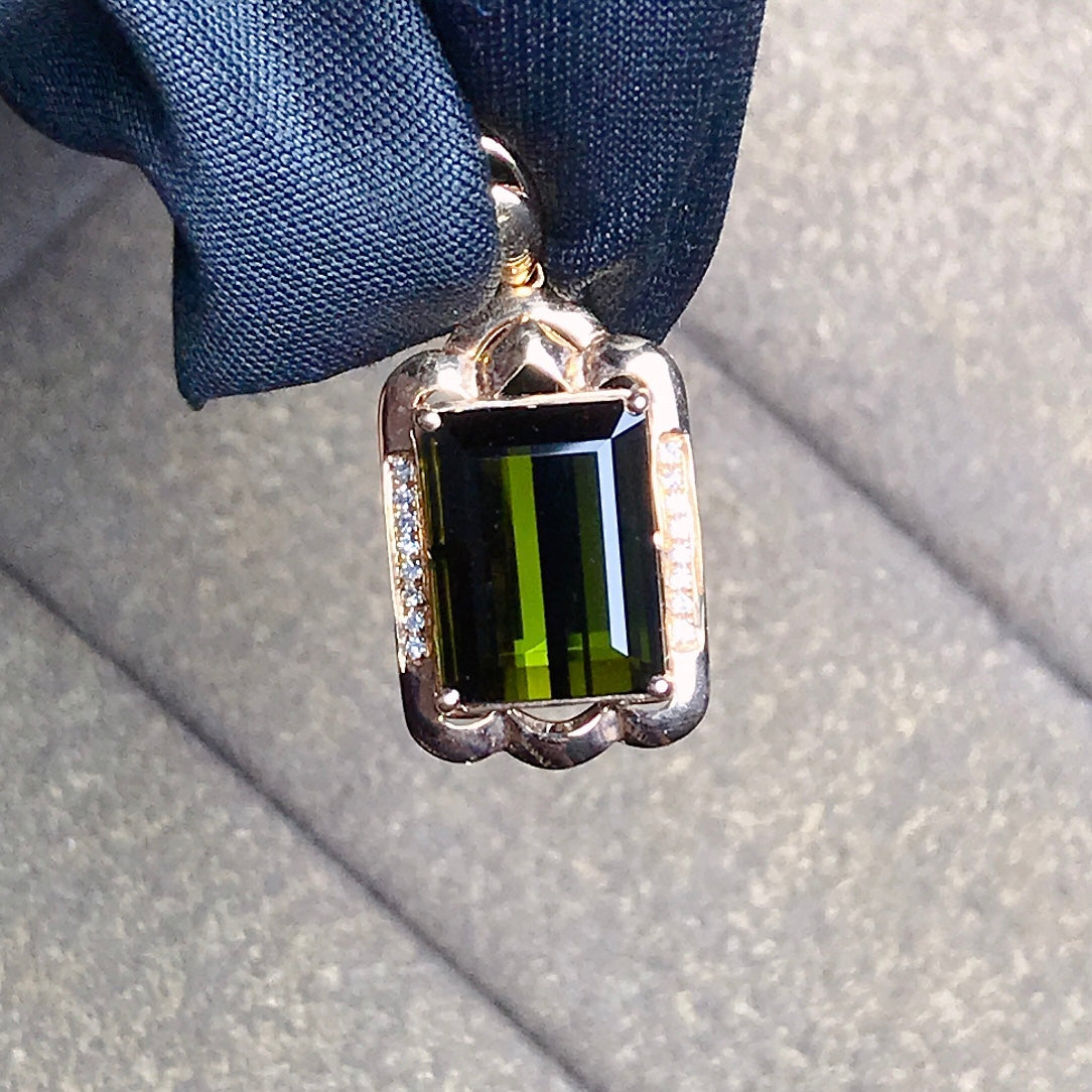 Natural Tourmaline Pendant - Exquisite Jewelry Craftsmanship