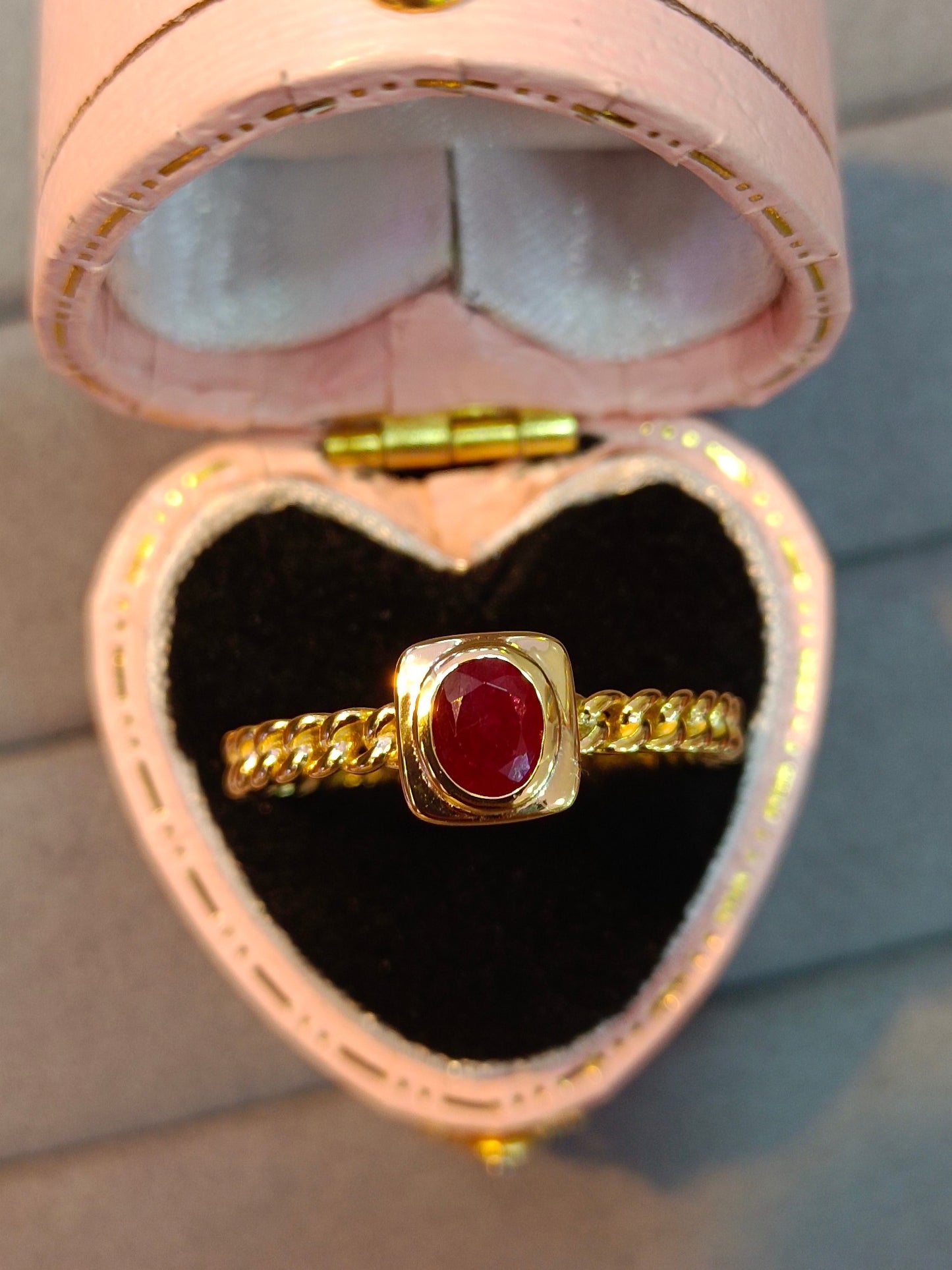 Elegante anello con rubino in argento sterling S925 - Gioielleria di alta manifattura