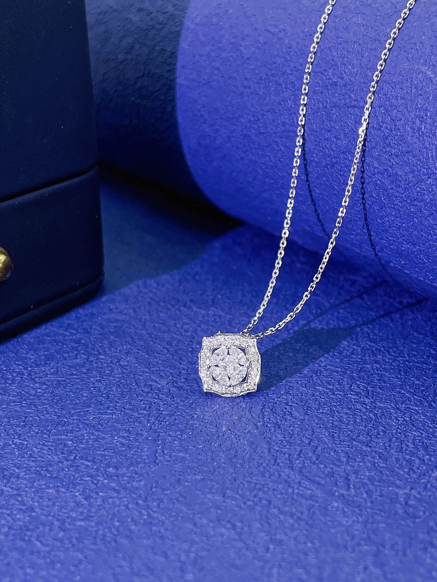 Kalung Kehangatan Lautan Marquise Cultured Berlian 9K Princess-Cut