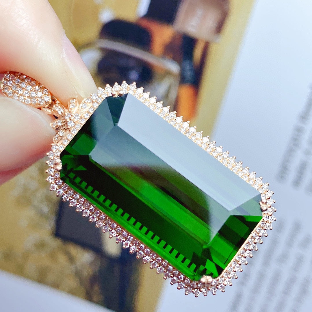 Hieno 18K kultainen luonnonturmaliiniriipus – ylelliset korut