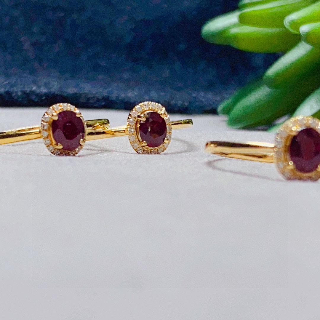 18K Gold Natural Ruby Sormus - Tyylikäs ja monipuolinen koru