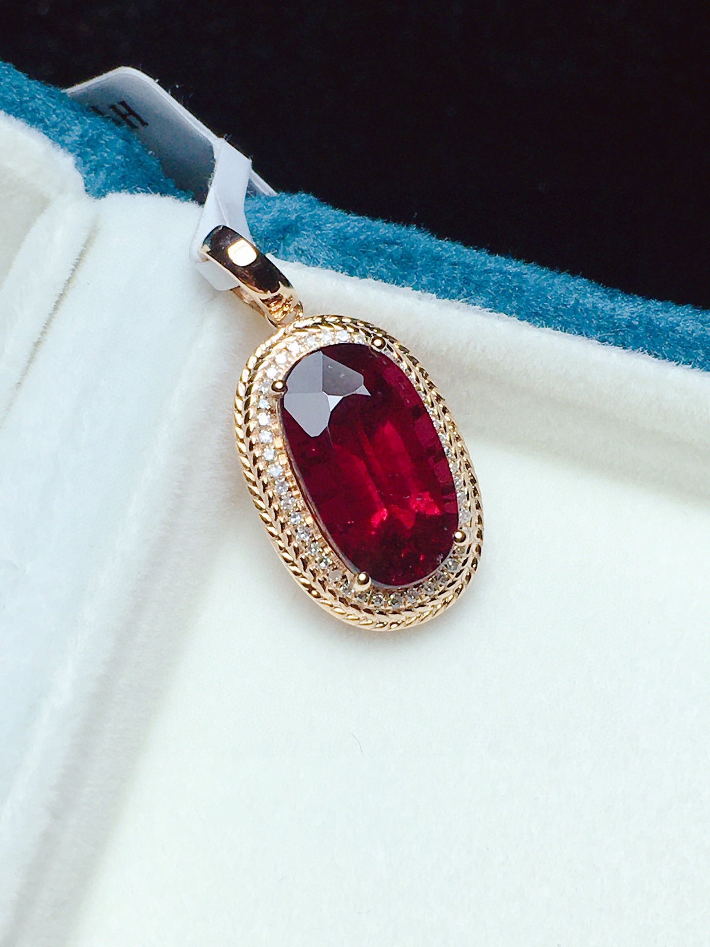 Natürlicher Turmalin-Anhängerschmuck mit 18-karätigem Gold und Diamanteinbettung