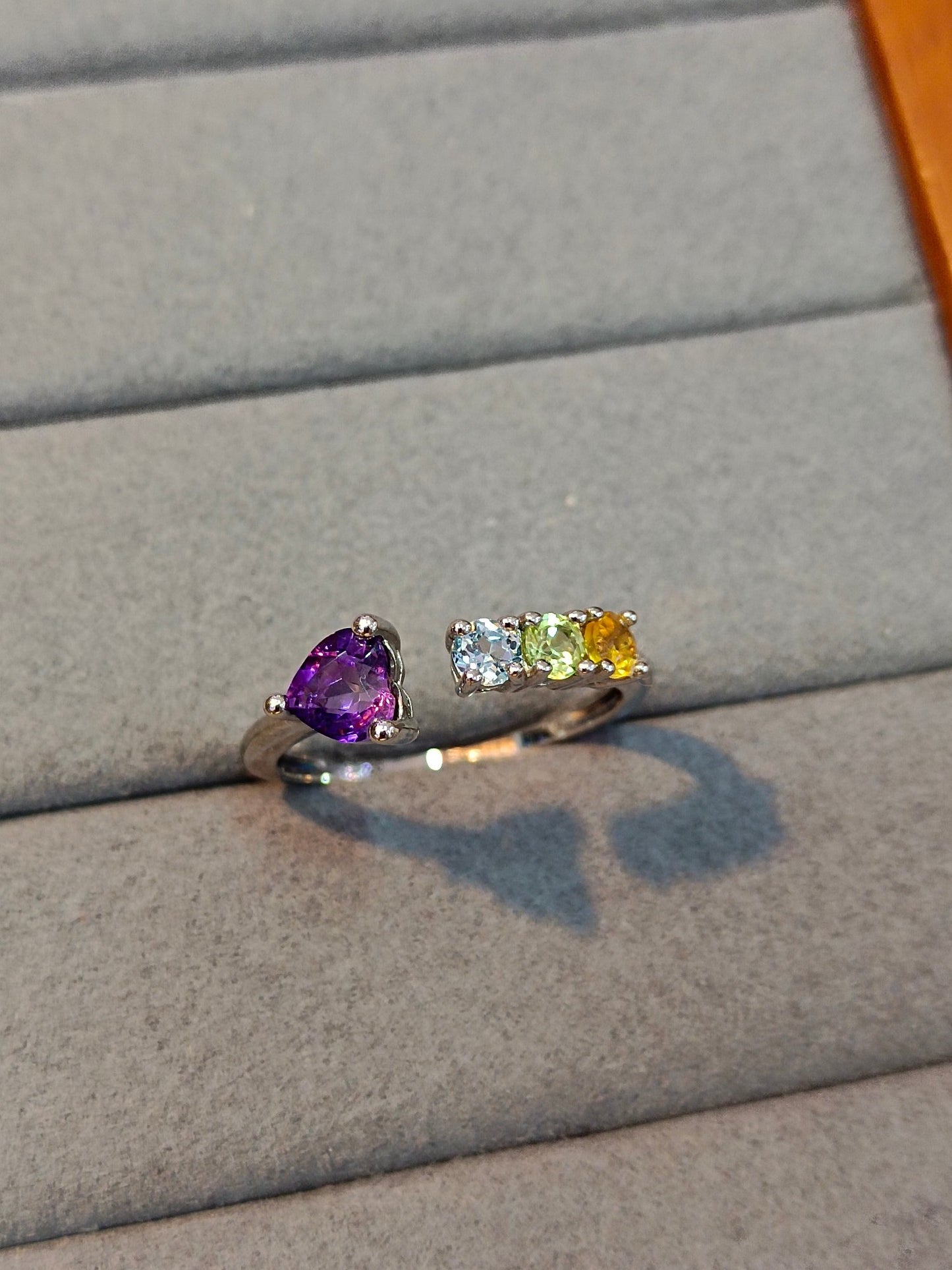 S925 Sterling Sølv Tungt håndverk Innebygd Ametyst Heart Multi-Gem Ring