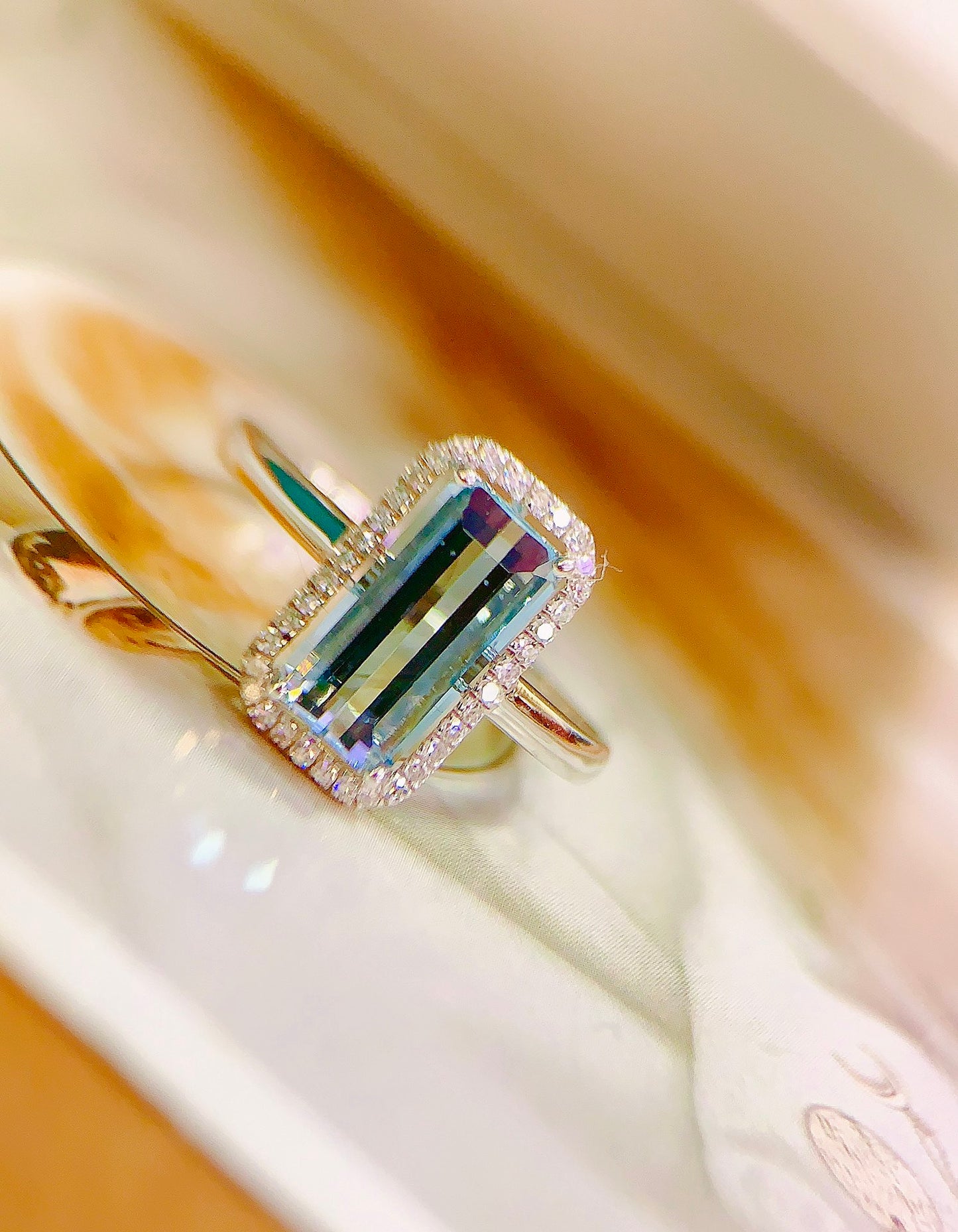 Cincin Aquamarine Elegan - Sentuhan Ketenangan dalam Perhiasan