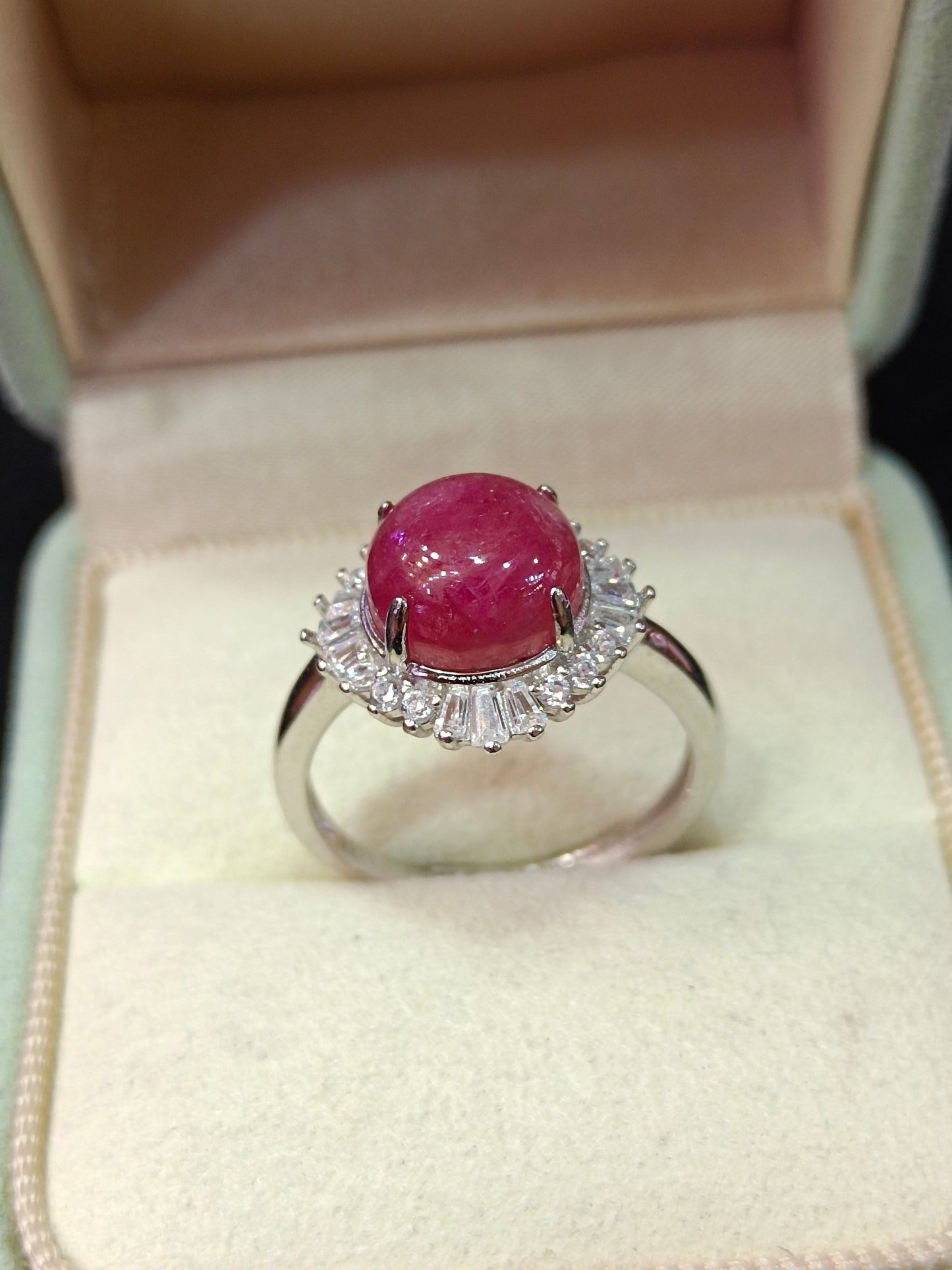 S925 Silver Embedded Natural Ruby Ring - Elegant smykkestykke