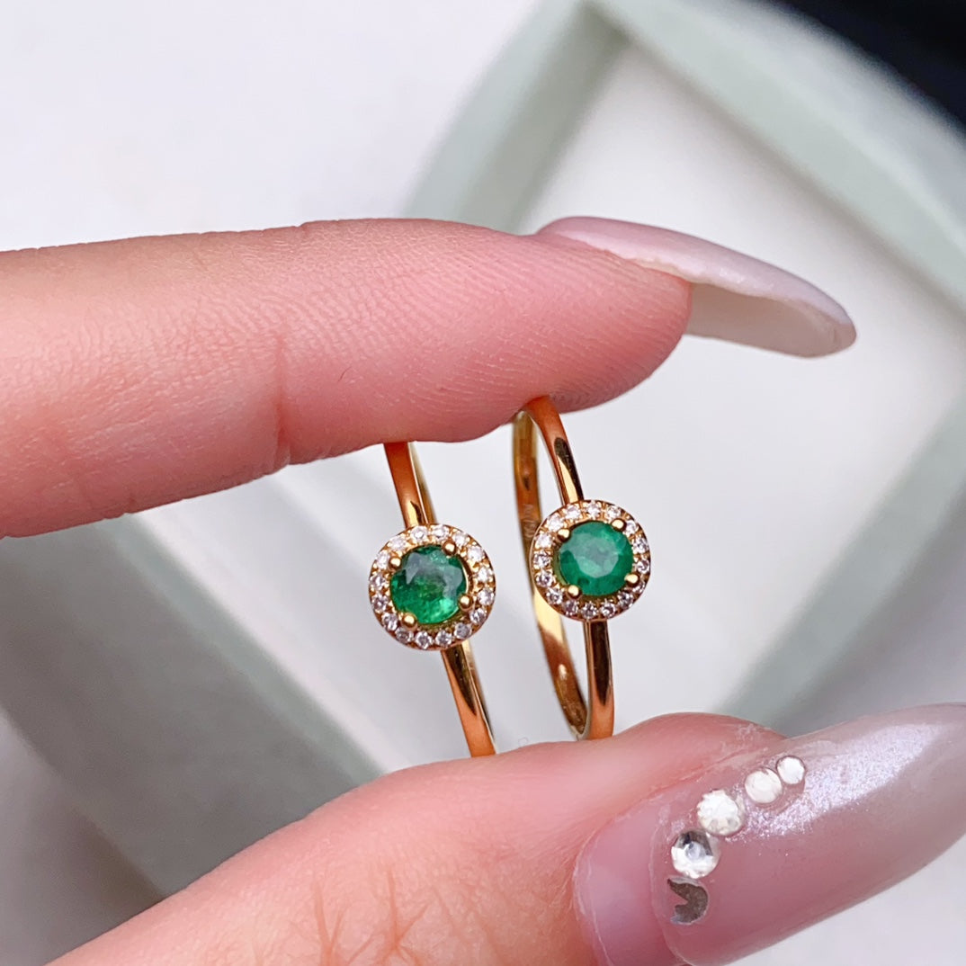 Begegnung mit Eleganz: Minimalistischer Smaragd-Ringschmuck