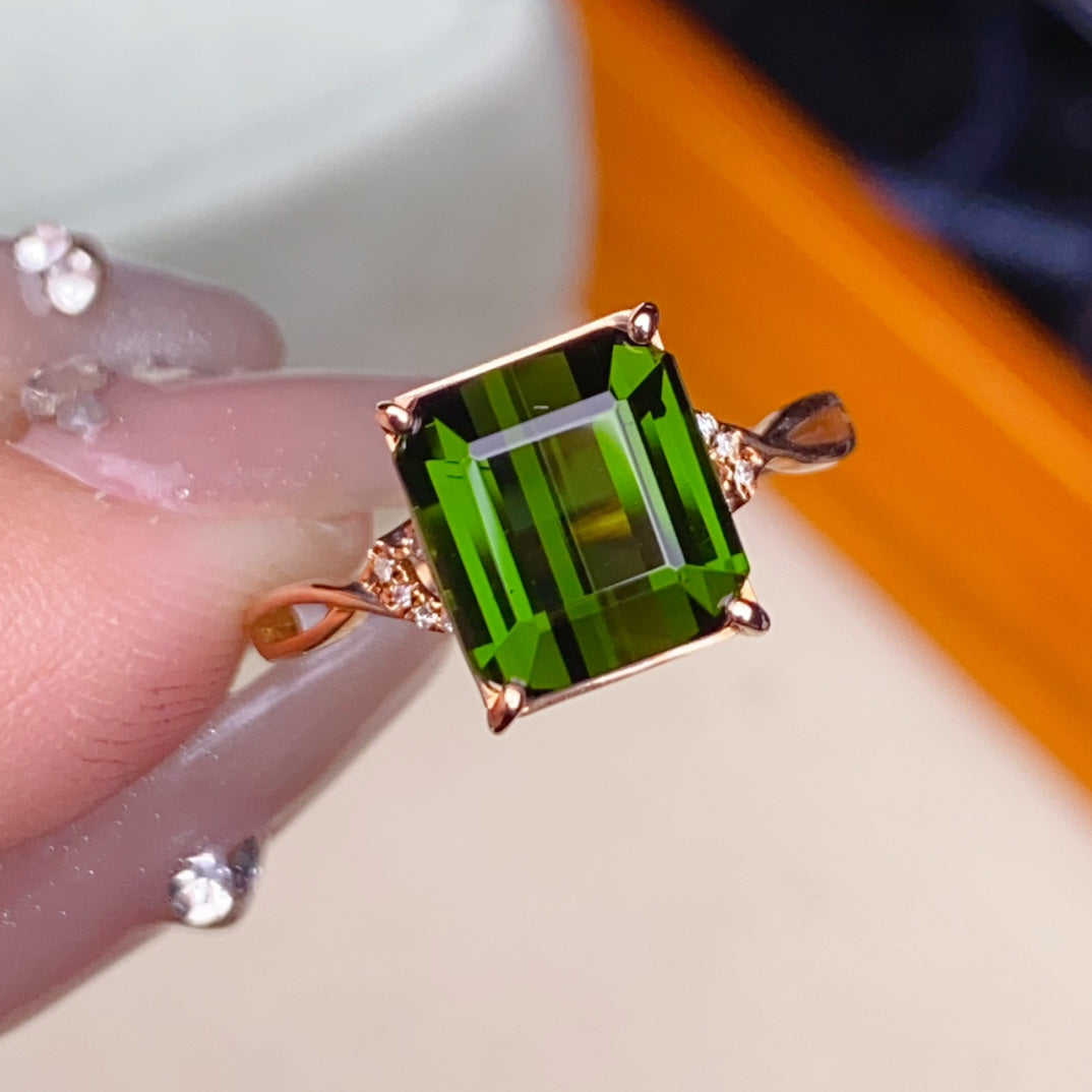 Exquisite 18K Gold Bixbite Ring with Diamond Accents - Elegant Jewelry
