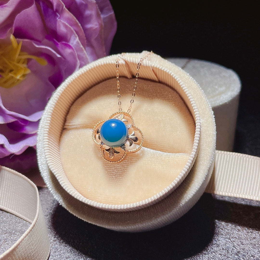 Exquis pendentif en ambre bleu dominicain incrusté d'or 18 carats - Bijoux pour l'élégance