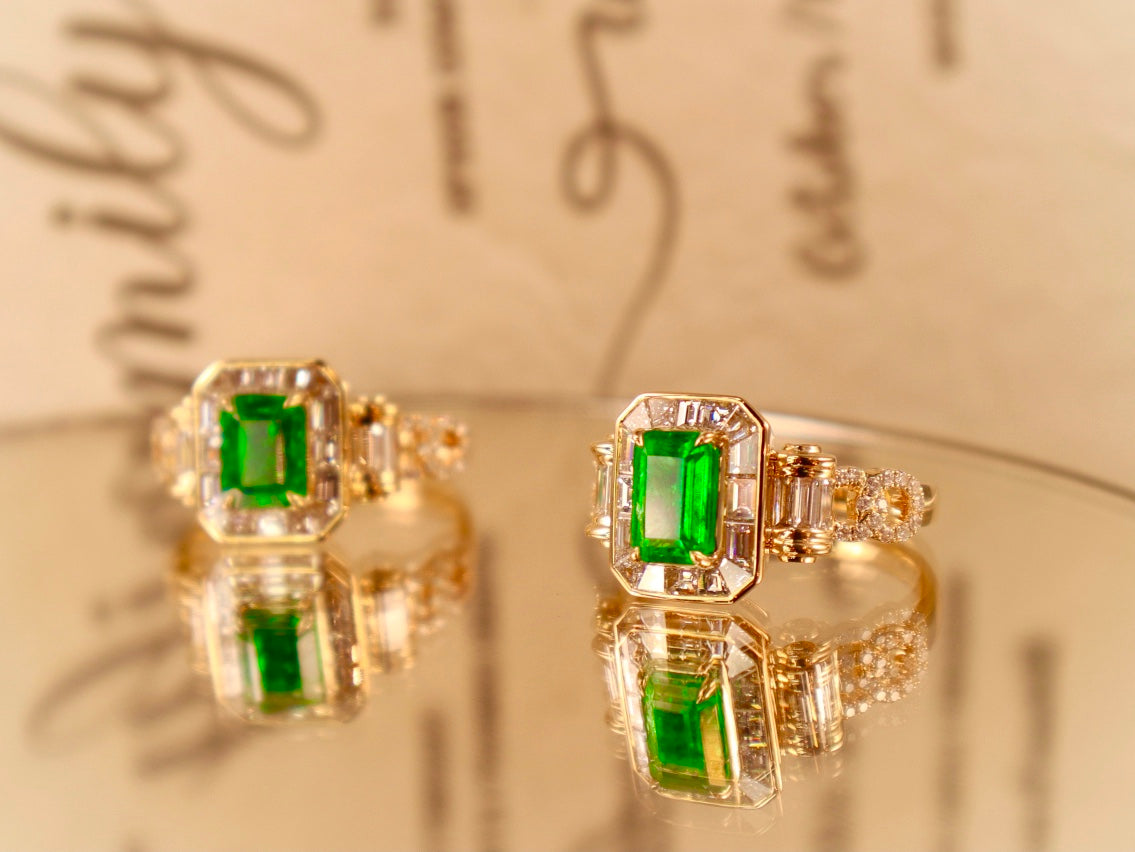 Retro Chic Emerald Cuban Link Ring - Must-Have Jewelry