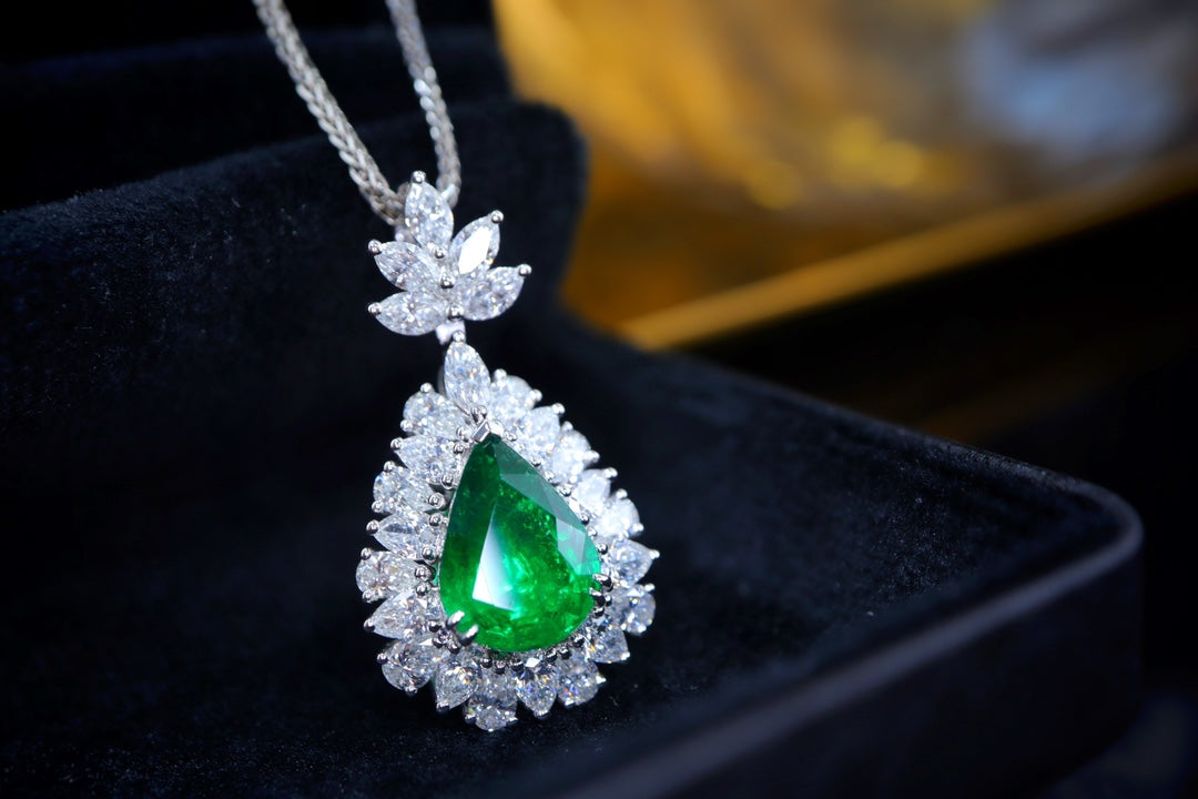 Emerald Pendant Jewelry - High-Quality沃顿Green with Intense Fire