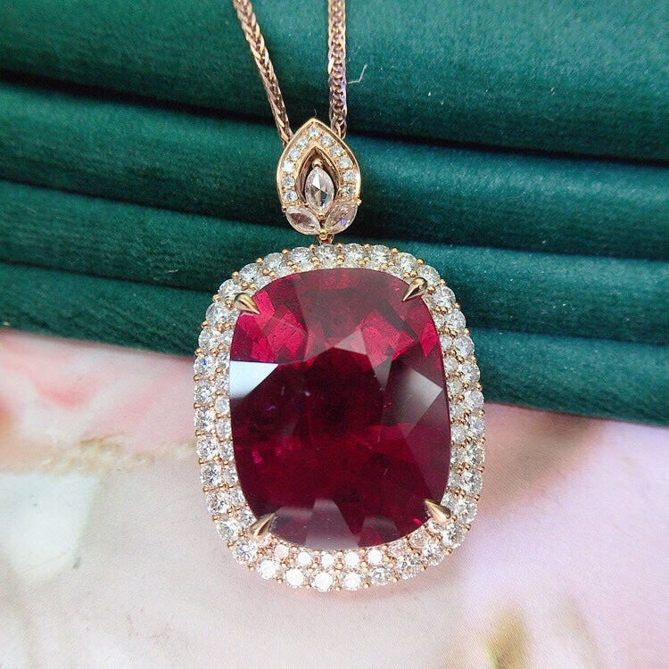 Exquisiter Bixbite-Anhänger mit großem Karat in Sammlerqualität – Luxus-Schmuck in 18-Karat-Goldfassung