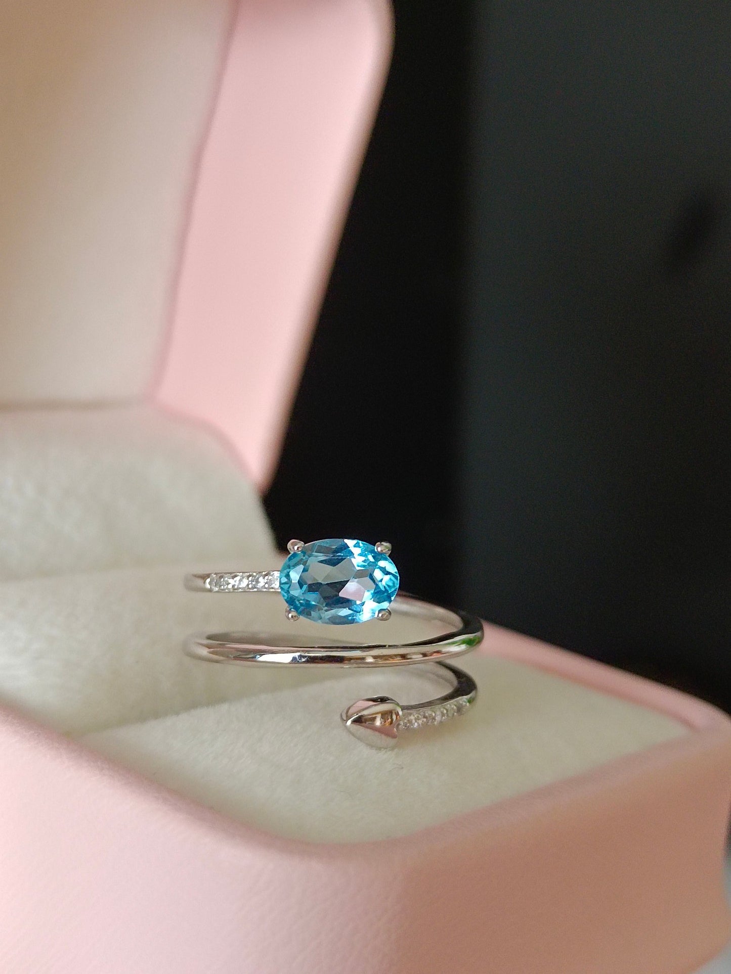 Dazzling Natural Topaz Ring - Unike smykker for forhøyet stil