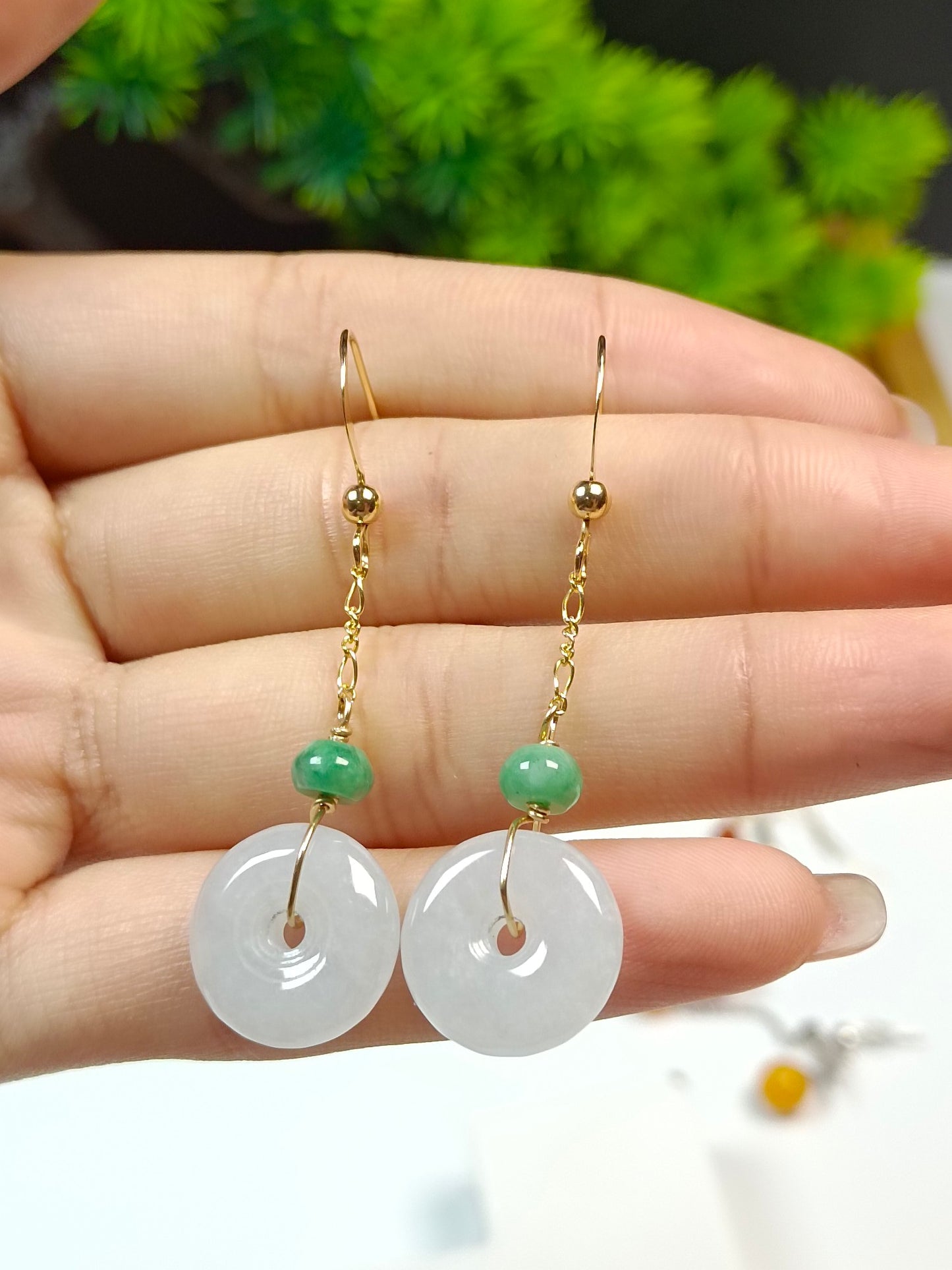Elegante naturlig Jadeite Ping An Kou 14K gull øredobberkroker - Håndlagde smykker