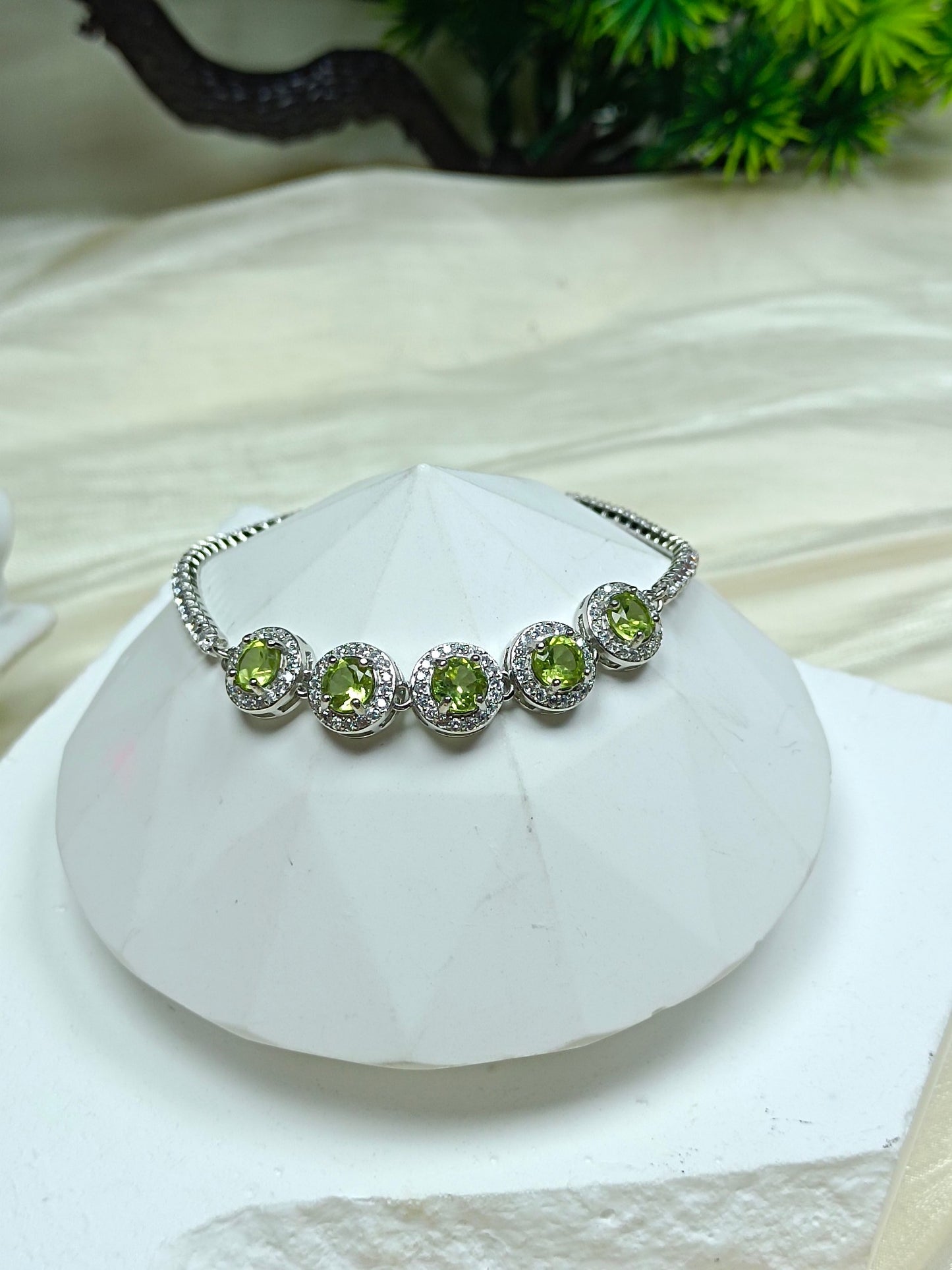 S925 Silver Embedded Peridot Bracelet - Unique Design Luxury Jewelry