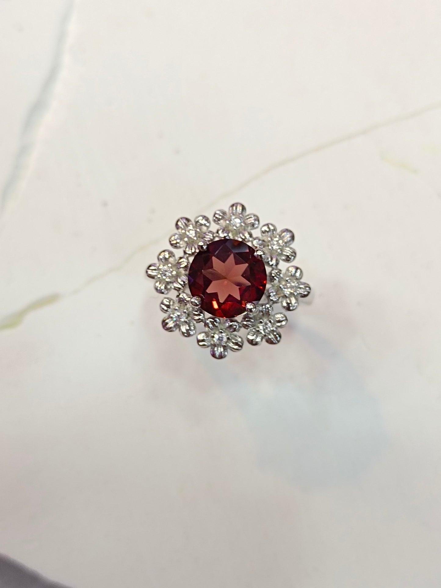 Anello in argento S925 con fiori ricchi di granato squisito - Gioielleria raffinata
