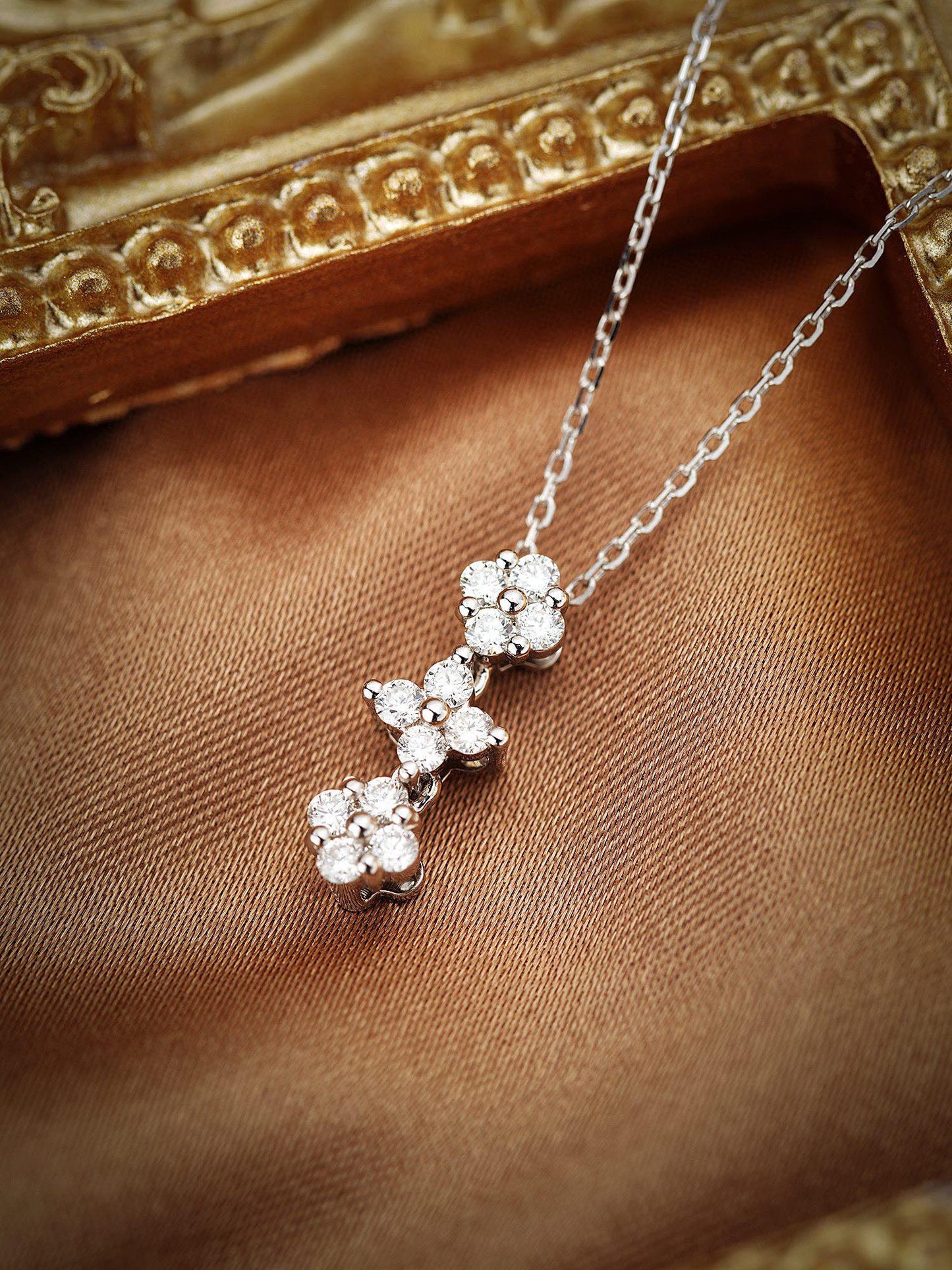 18-Karat-Halskette mit herzförmigem Anhänger und Zuchtdiamant, beidseitig tragbar | Schmuck