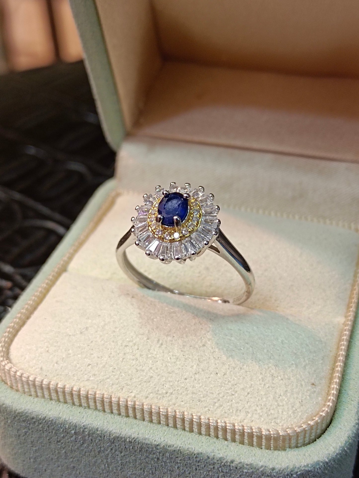 S925 Silver Embedded Safir Ring - Elegant smykkestykke