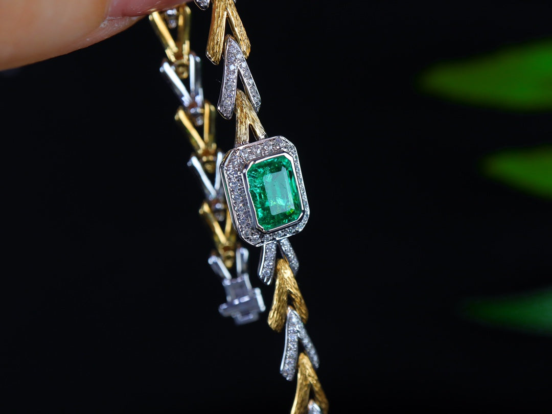 Smaragdgrünes Armband – Zeitlose Eleganz im Schmuck