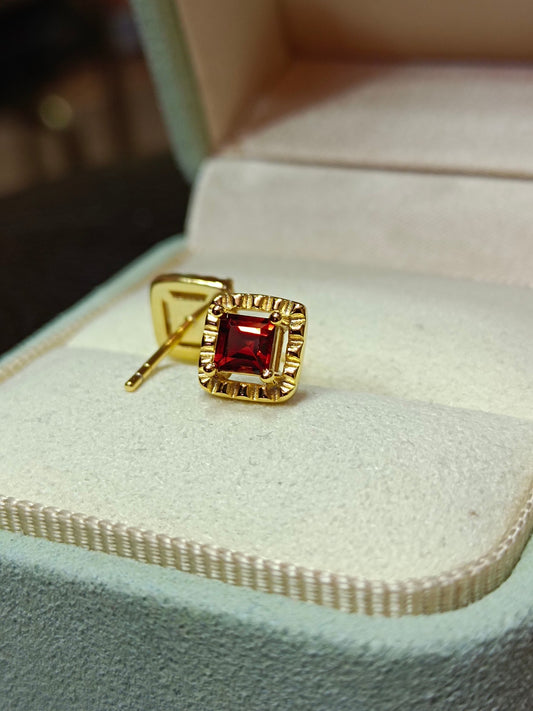 S925 Silver Princess-Cut Garnet Stud Earrings - Exquisite Jewelry