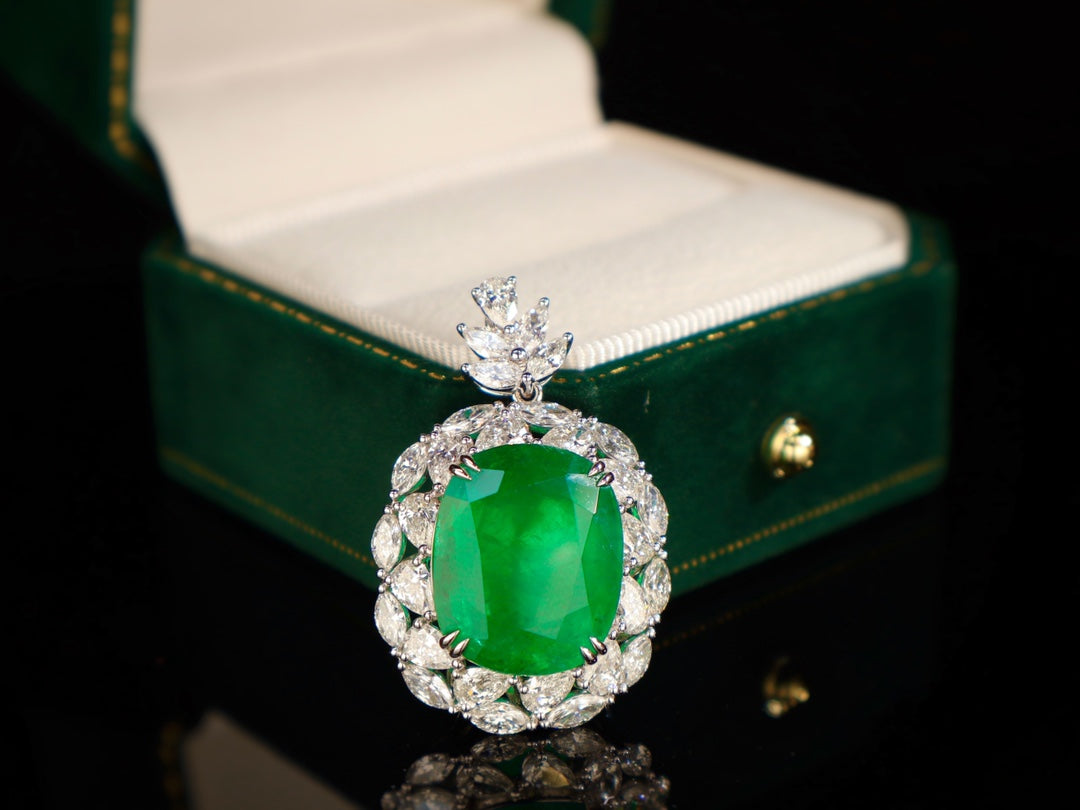 Emerald Pendant Jewelry - Luxurious and Magnificent Choice