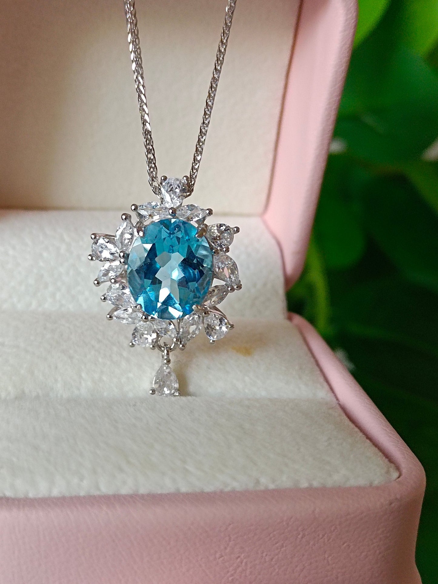 Dazzling Natural Topaz Pendant - Elegant Jewelry Piece