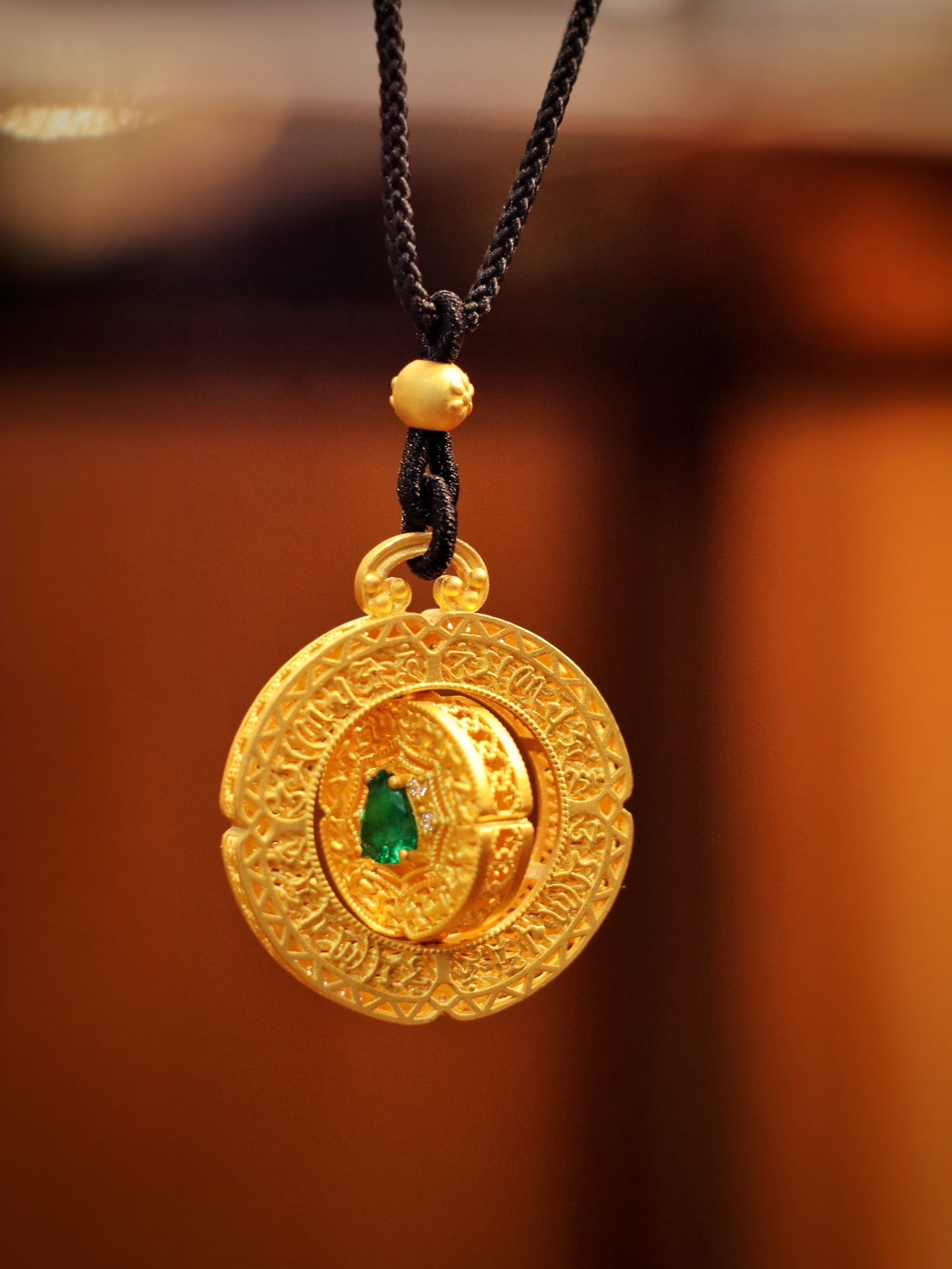 Este timpul să întoarcem averea ✨Binecuvântări înainte: pandantiv cu diamant smarald din aur de 24k