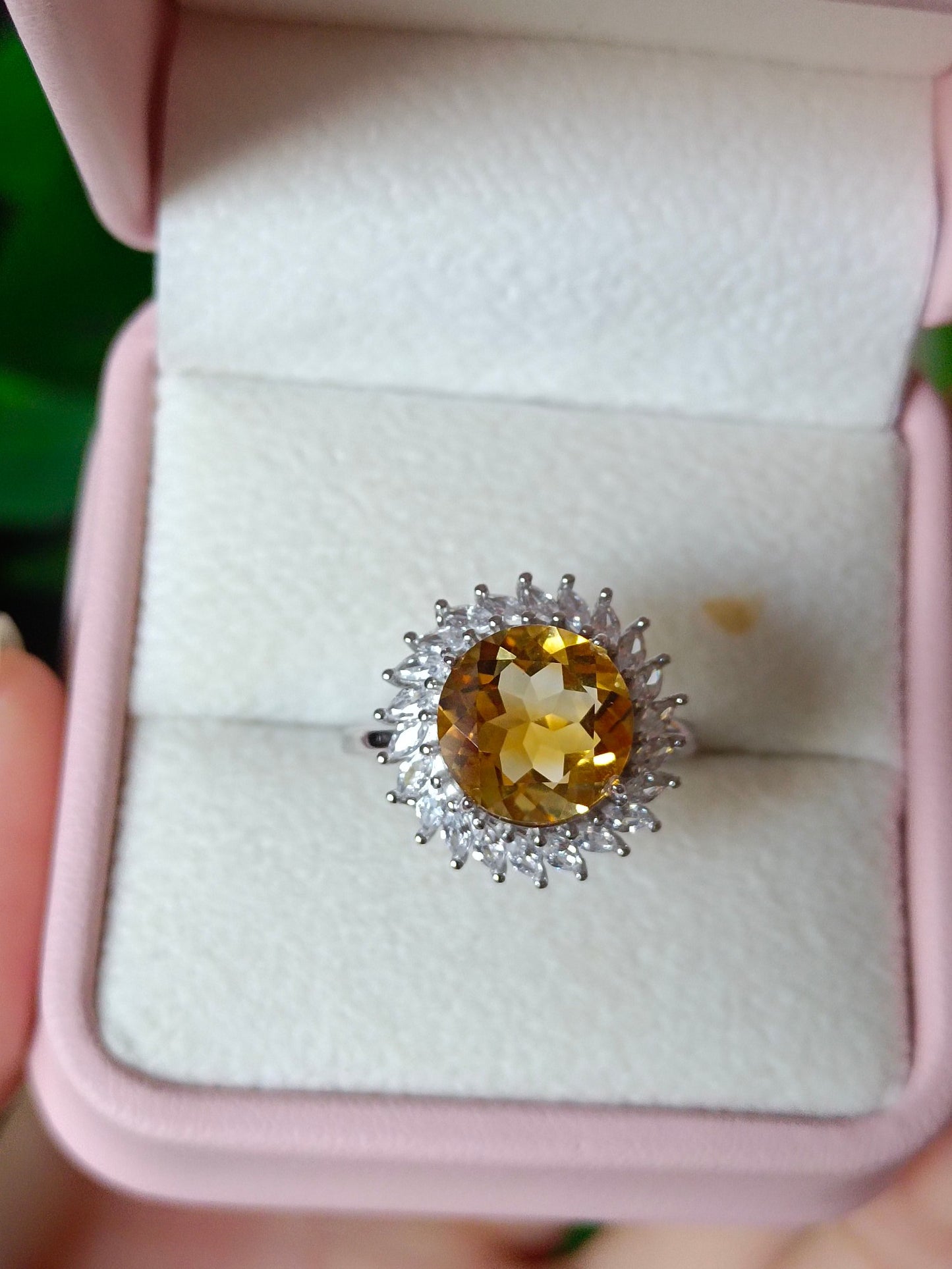 Natural Yellow Crystal Quartz Ring - Exquisite Jewelry for Elegance