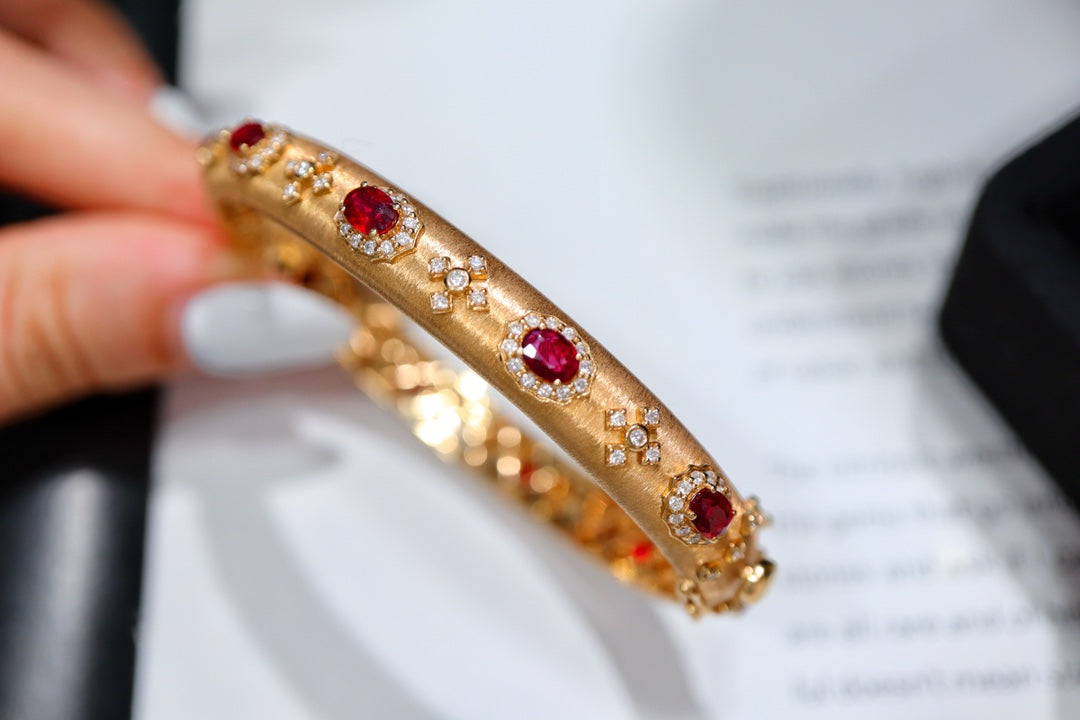 Zeitlose Eleganz: Buccellati Craftsmanship-Armband in der Schmuckkollektion