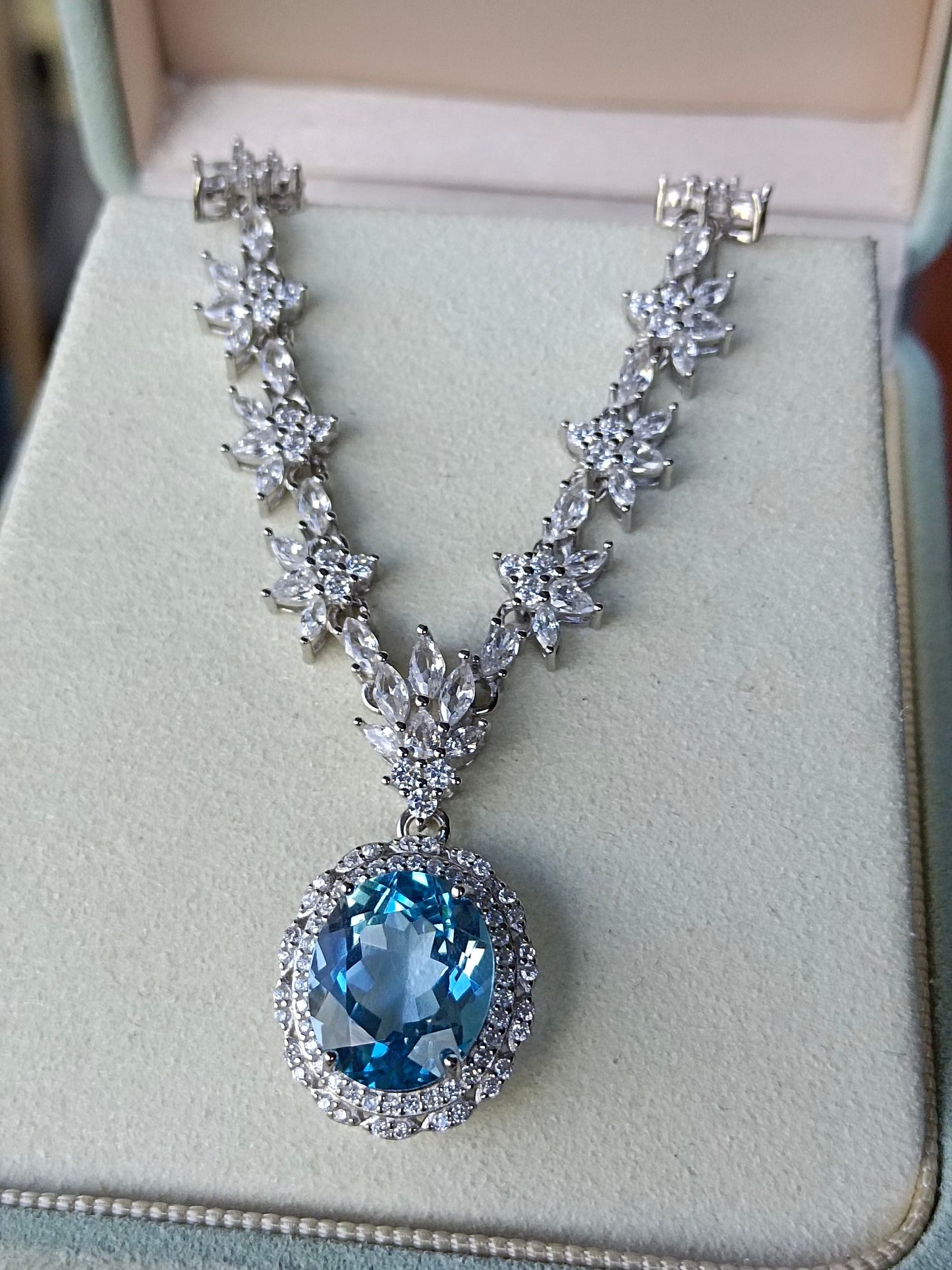 Som Gümüş Gömmeli Enfes Doğal Topaz Takı