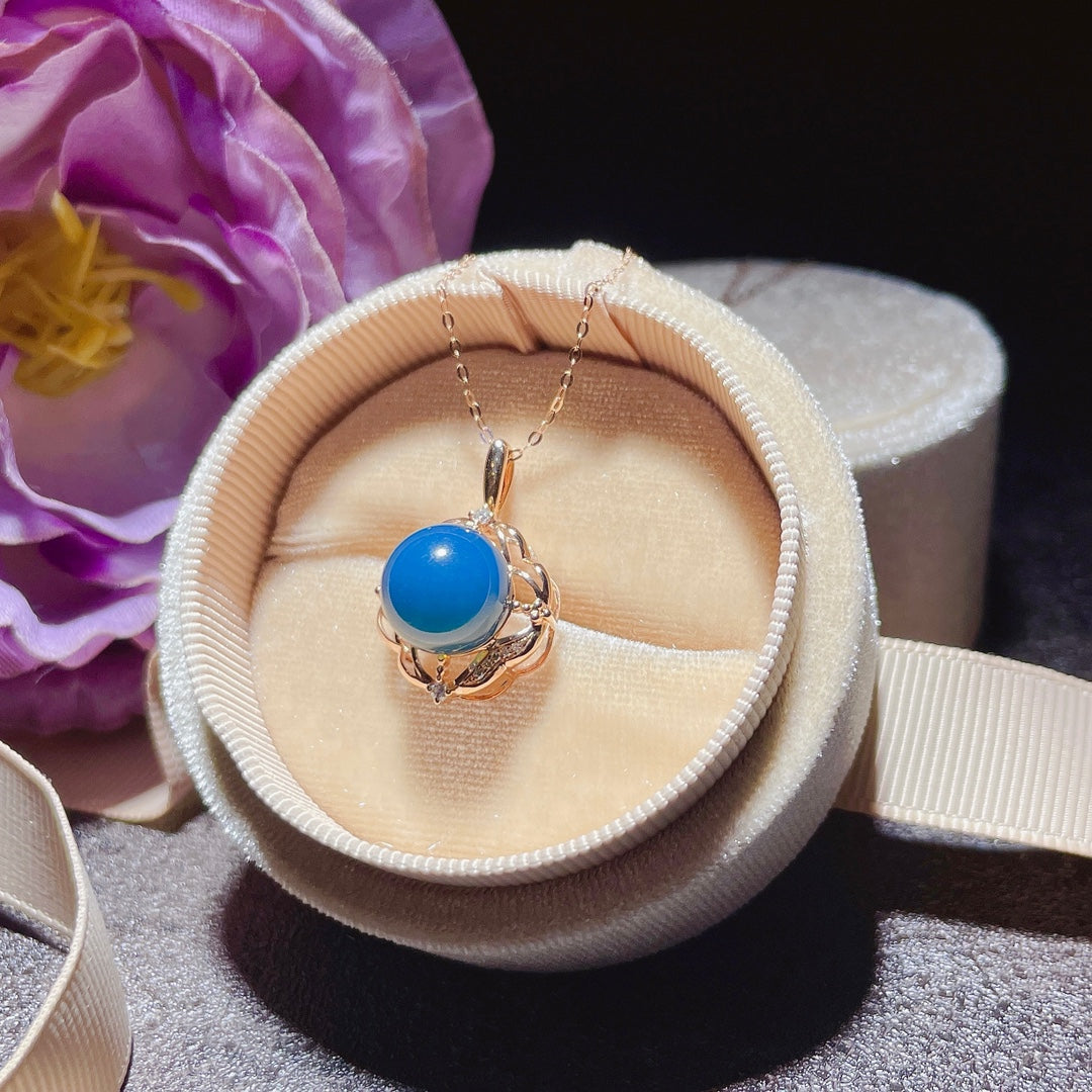 Exquis pendentif en ambre bleu dominicain incrusté d'or 18 carats - Bijoux pour l'élégance
