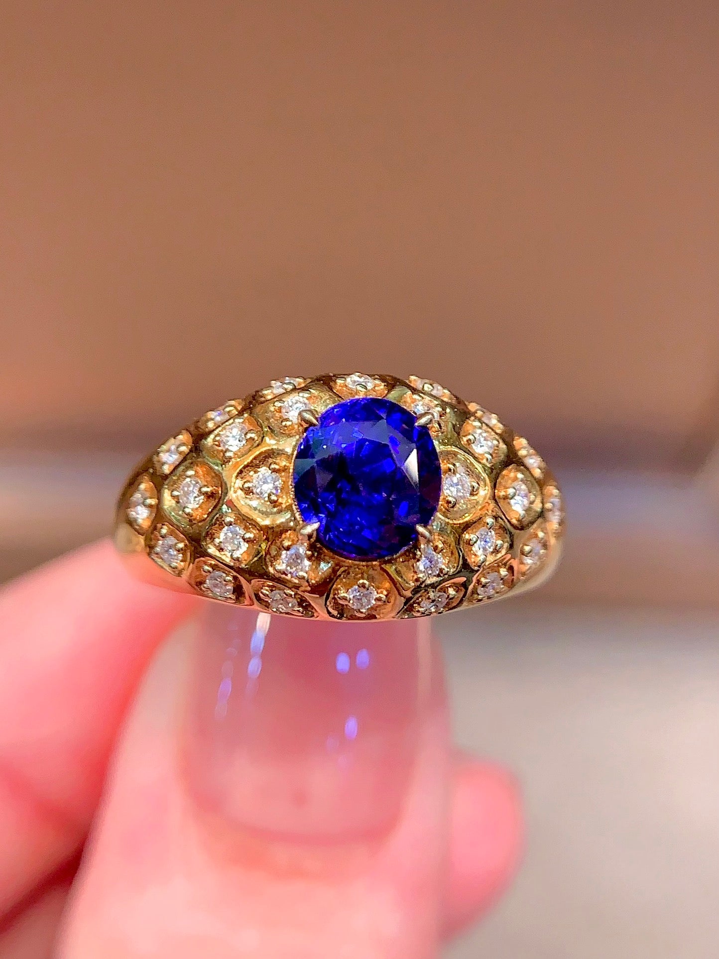 Vintage Style Wide Band Royal Blue Safir Ring med 18K guld och diamanter - Lyxsmycken