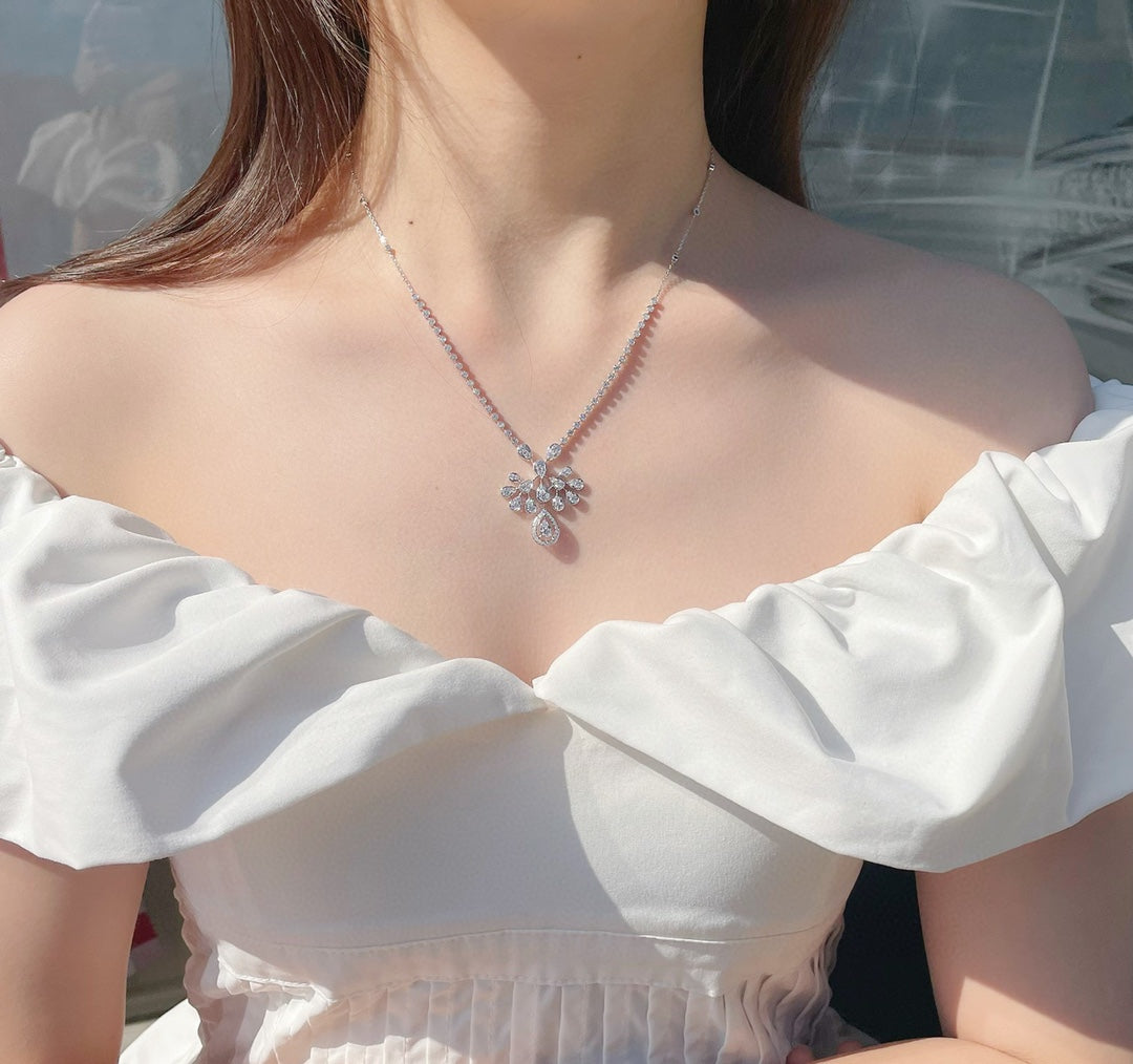 18K Hvitgull Kulturell Perle og Diamant Påfugl Anheng Halskjede