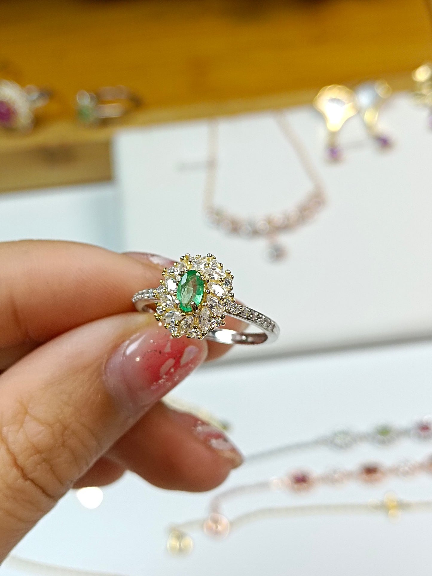 S925 Silver Embedded Emerald Ring - Unique Luxury Jewelry