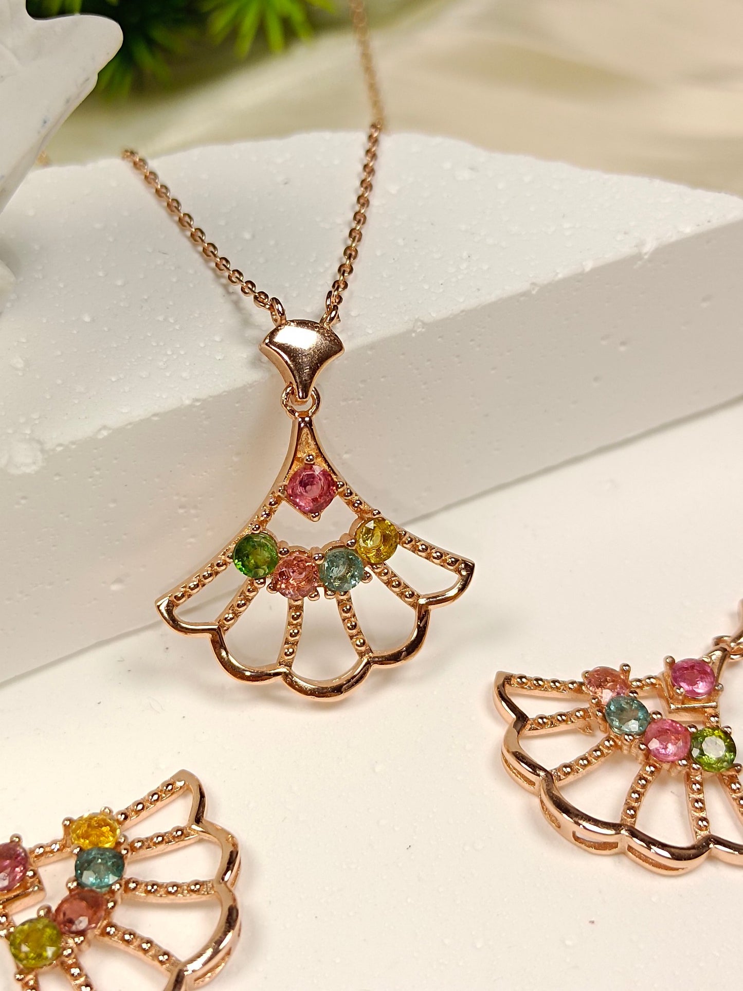 Collana "Abito da principessa" con tormalina incastonata in argento S925 - Ciondolo d'amore estivo