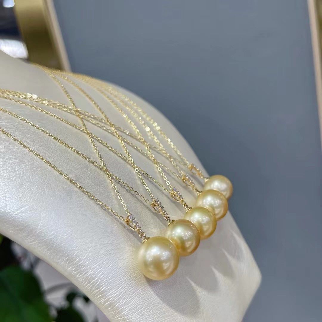 Exquisita joyería de perlas doradas naturales del Mar del Sur de 12-13 mm con detalles de diamantes de 18 quilates