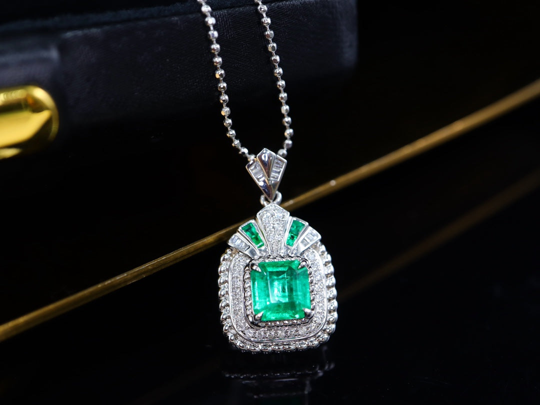 Colgante de esmeralda Panjshir: joyería de lujo ligera y versátil