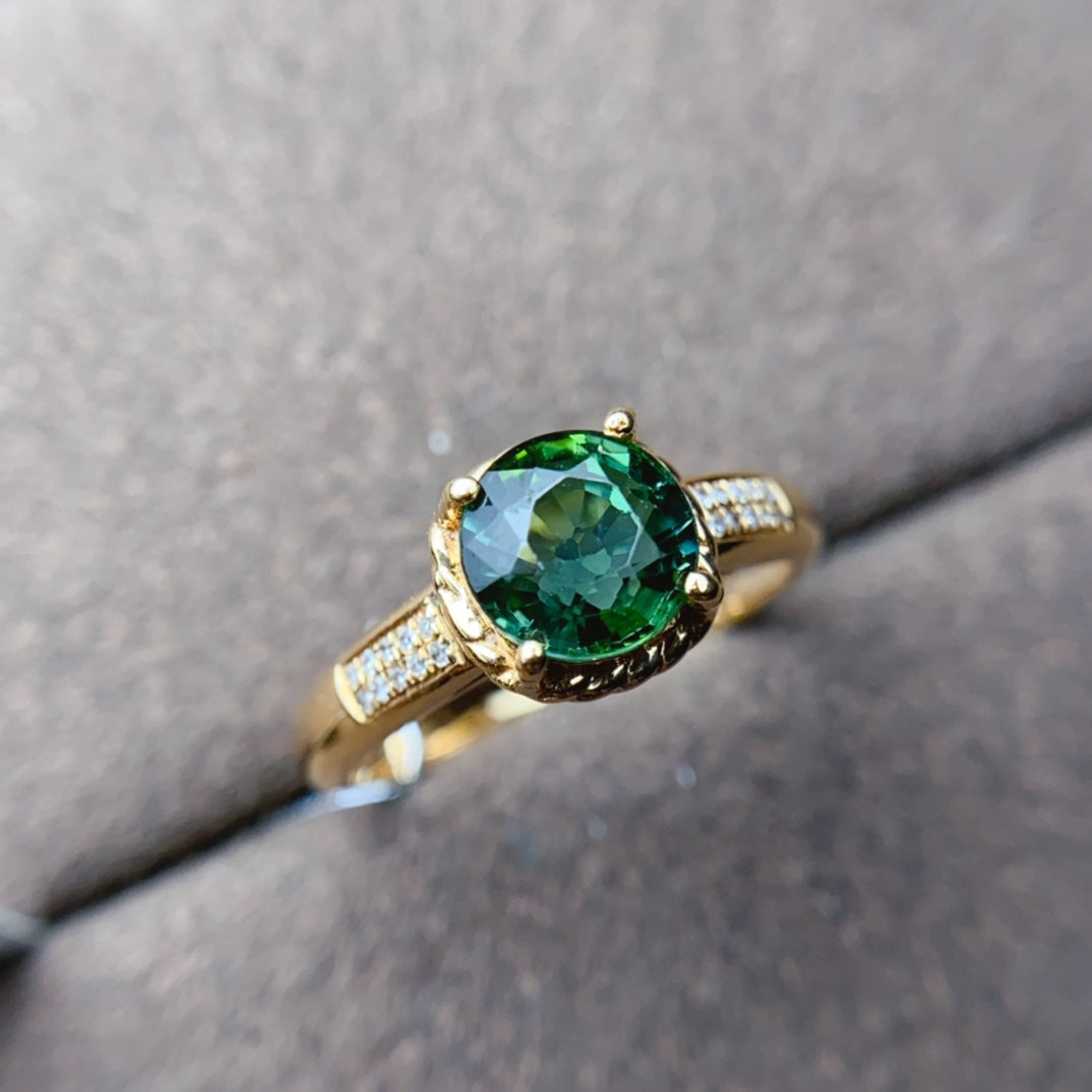 Natural Green Peridot Ring in 18K Gold with Diamond Accents - Exquisite Jewelry