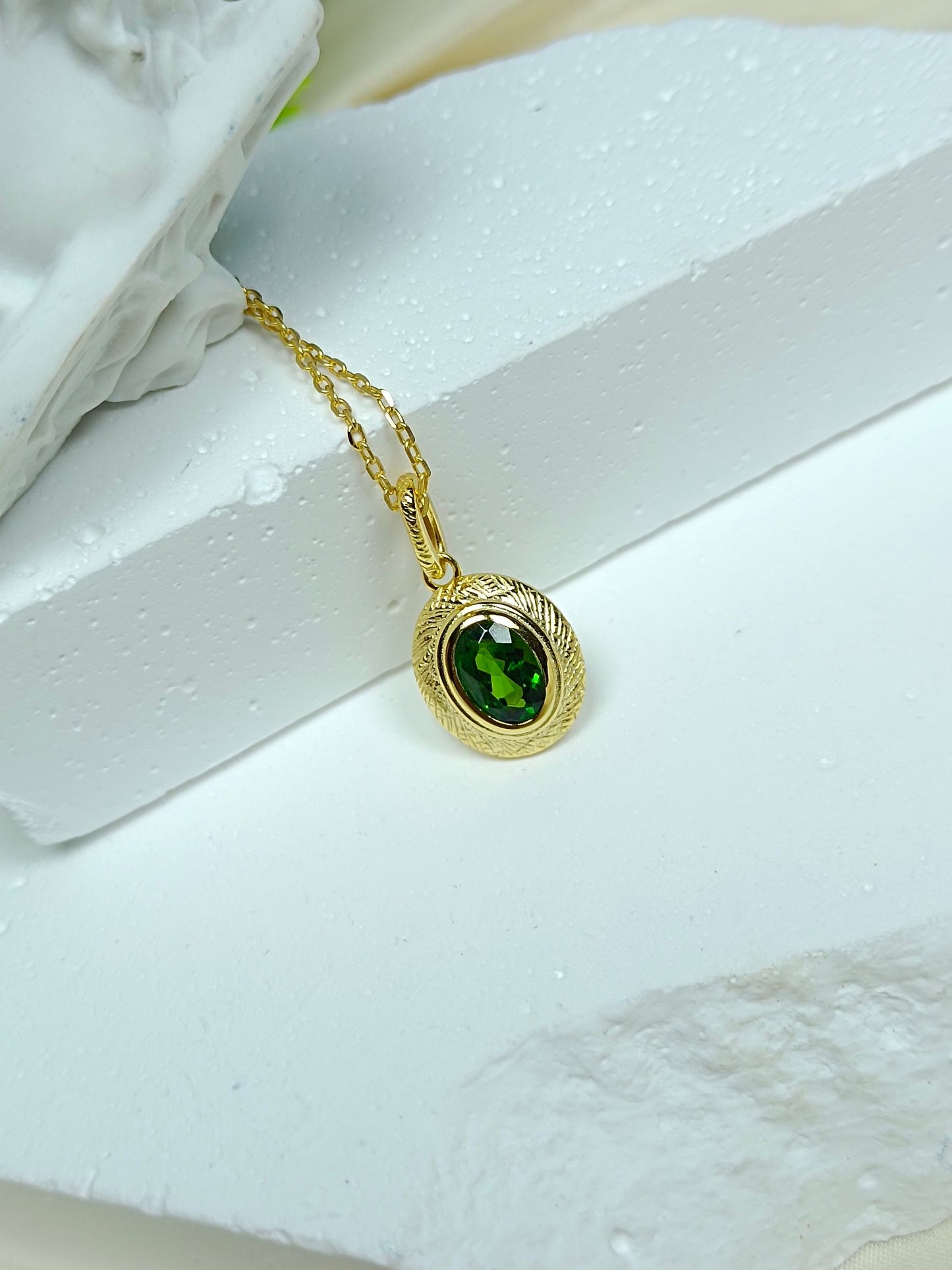 S925 Sterlingsølv utsmykket diopsideanheng med 18K gullteknikk - smykker i fransk vintage domstolstil
