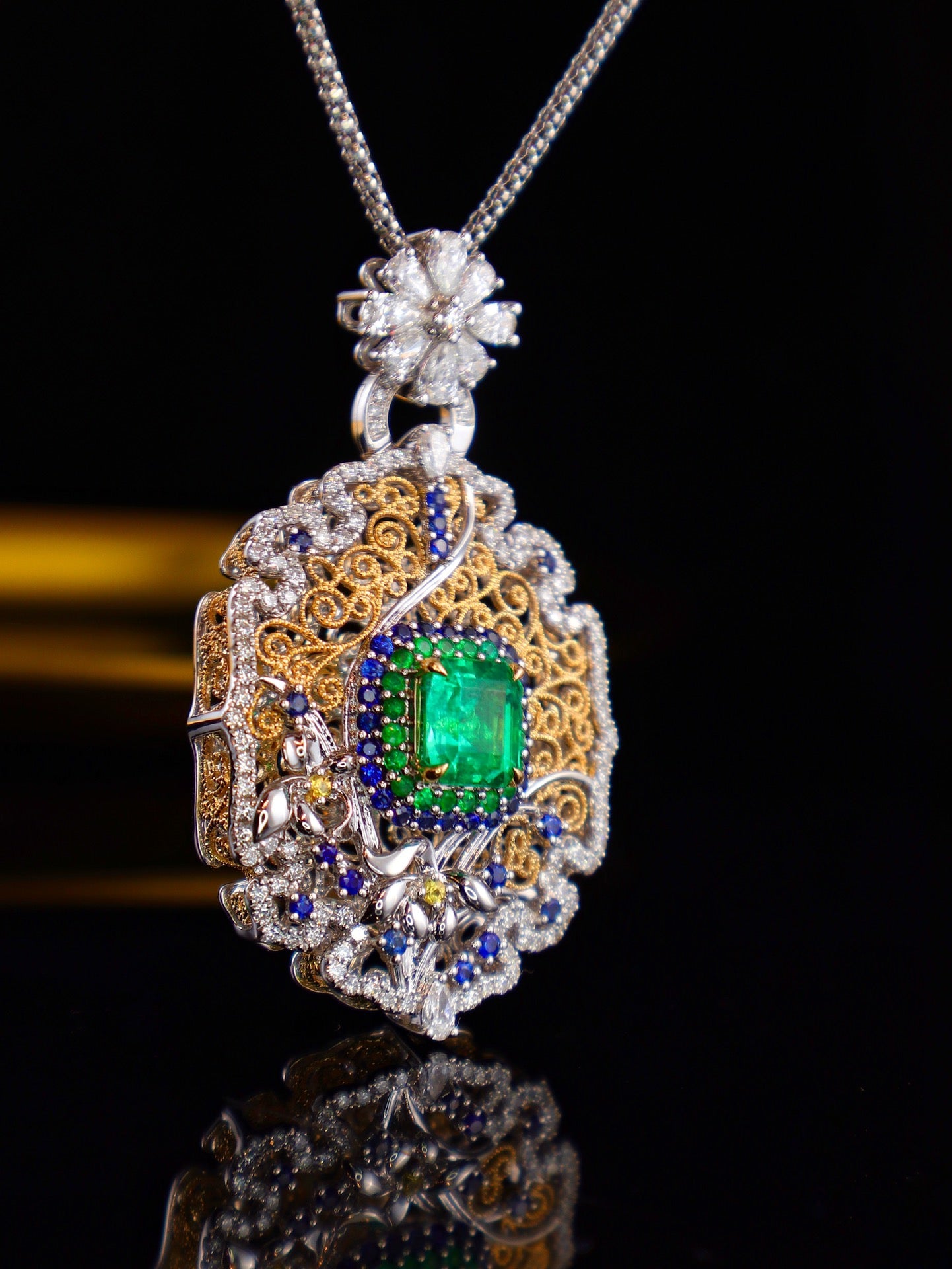 Emerald Pendant in Buccellati Style - A Jewelry Masterpiece
