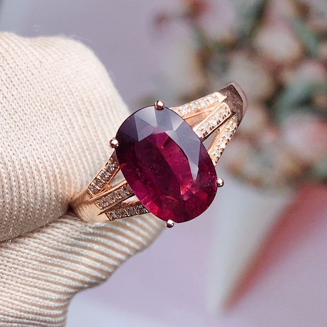 Natürlicher Turmalinring aus 18 Karat Gold mit Diamantakzent – Schmuckgenuss