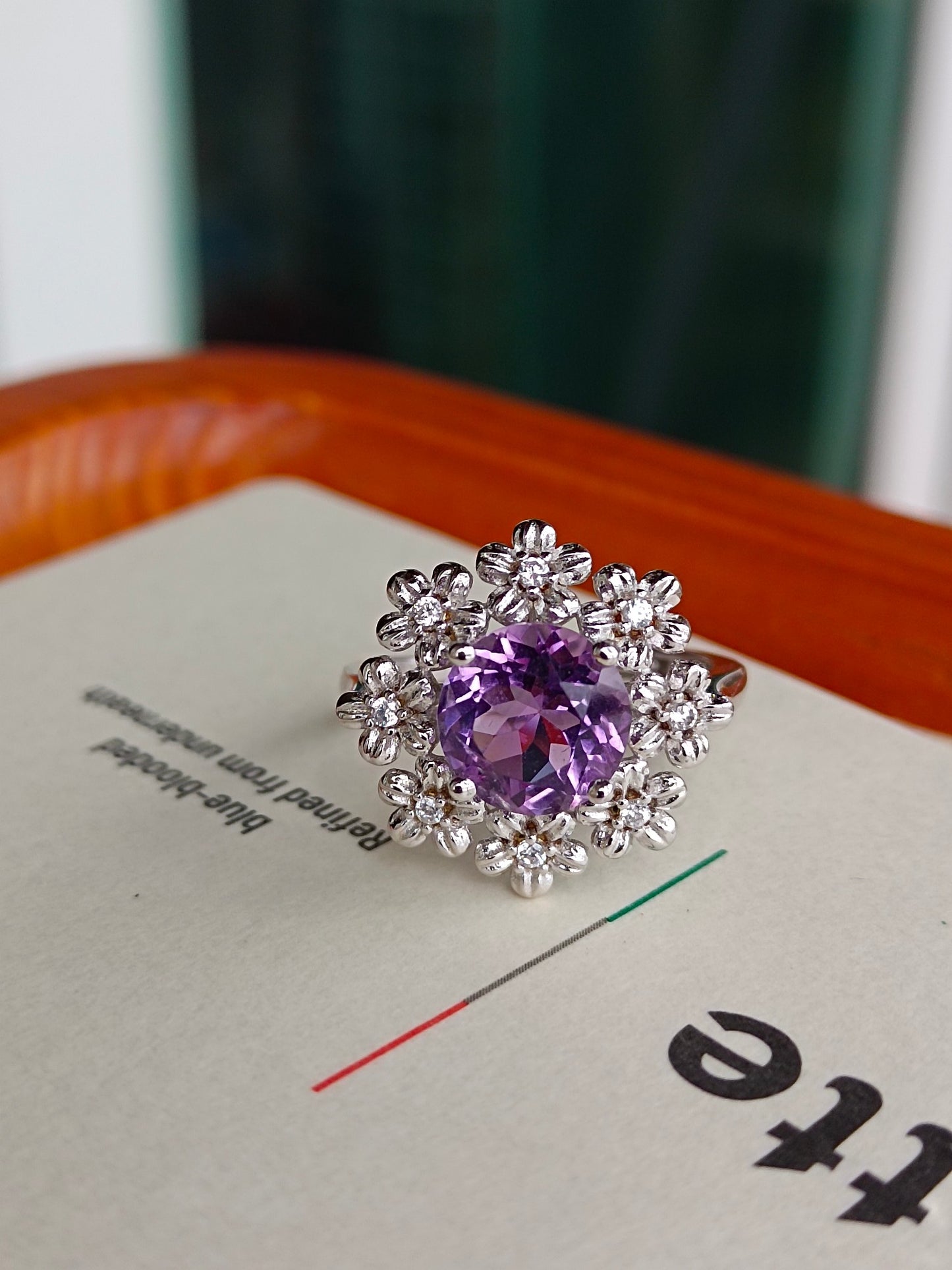 Squisito anello con fiori ricchi di ametista naturale - pezzo di gioielleria unico