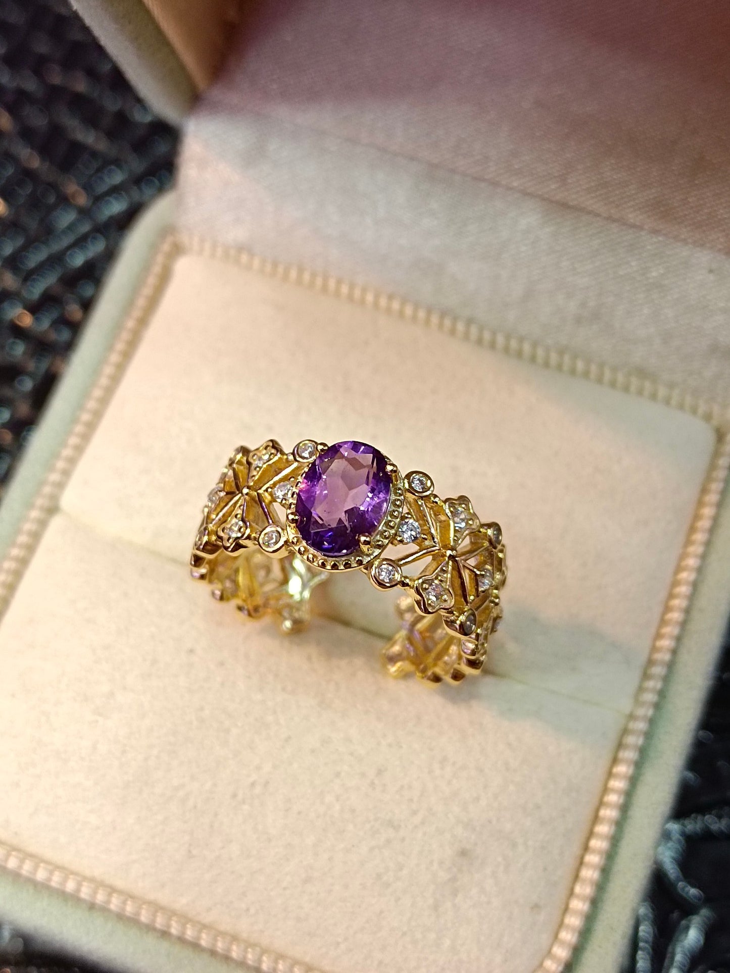 Anello in argento sterling S925 con ametista viola incorporata e tecnica in oro 18 carati - Design di gioiello unico