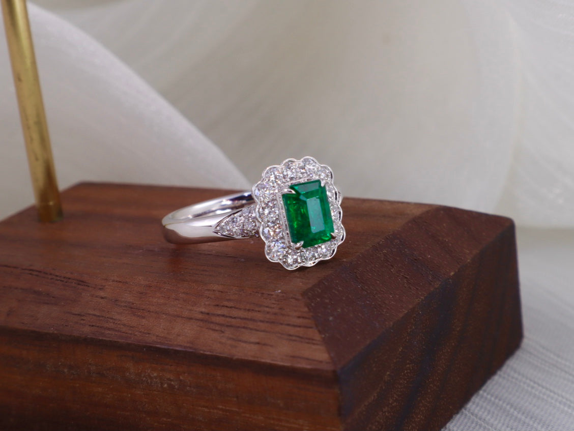 Exquisite One-Carat Emerald Ring - Premium Jewelry Collection