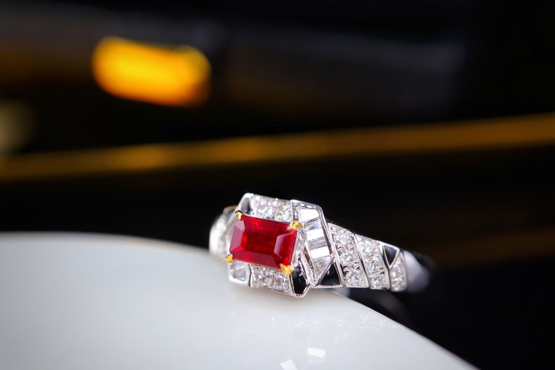 Anillo único de rubí rojo con sangre de paloma - Joyería de alta calidad