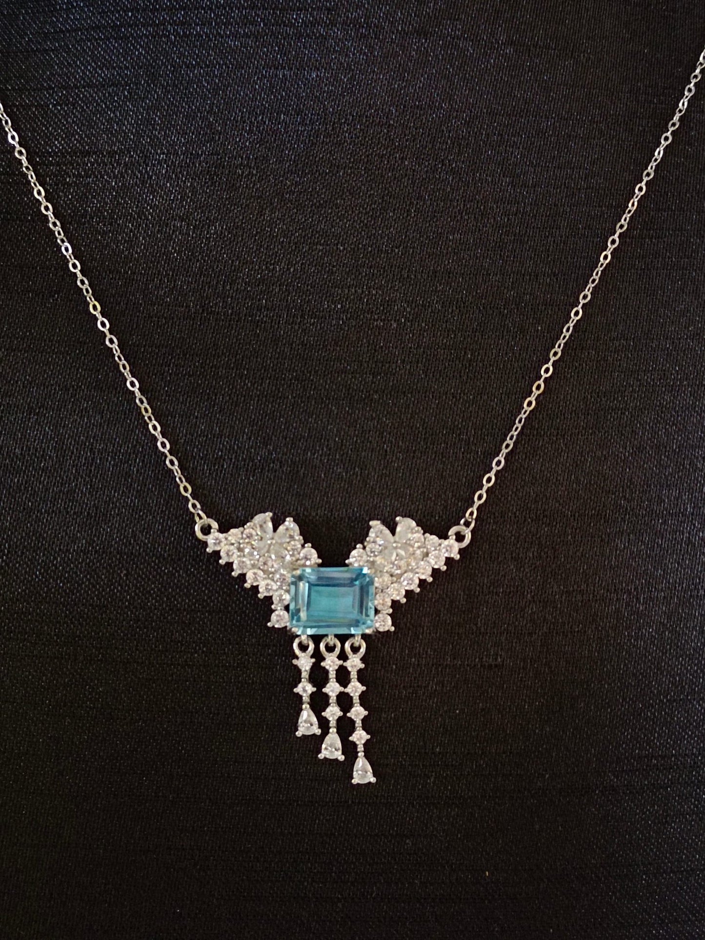 Luxurious Natural Topaz Square Pendant Necklace - A Must-Have Jewelry