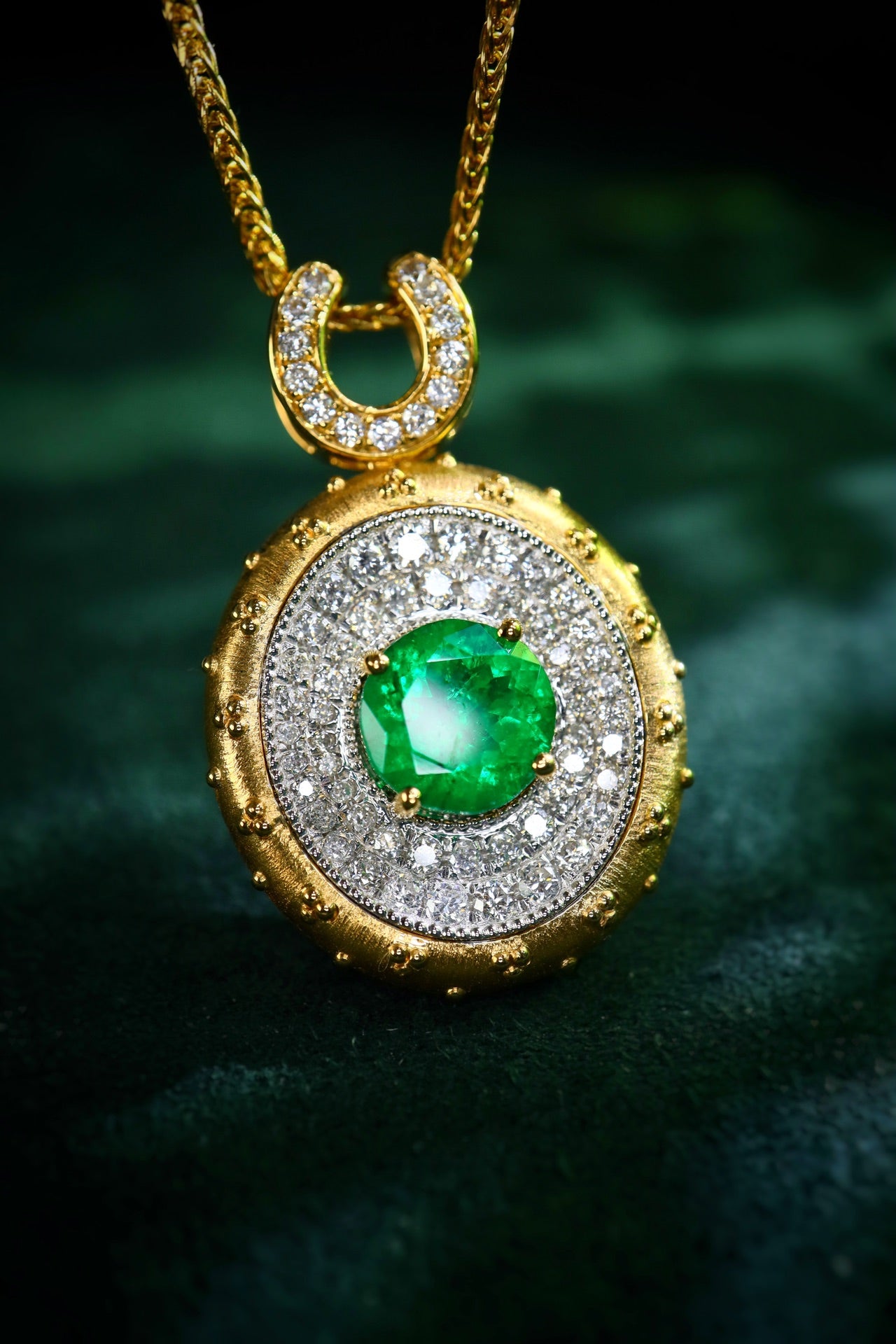 Colgante de esmeralda Panjshir: una pieza de joyería de lujo