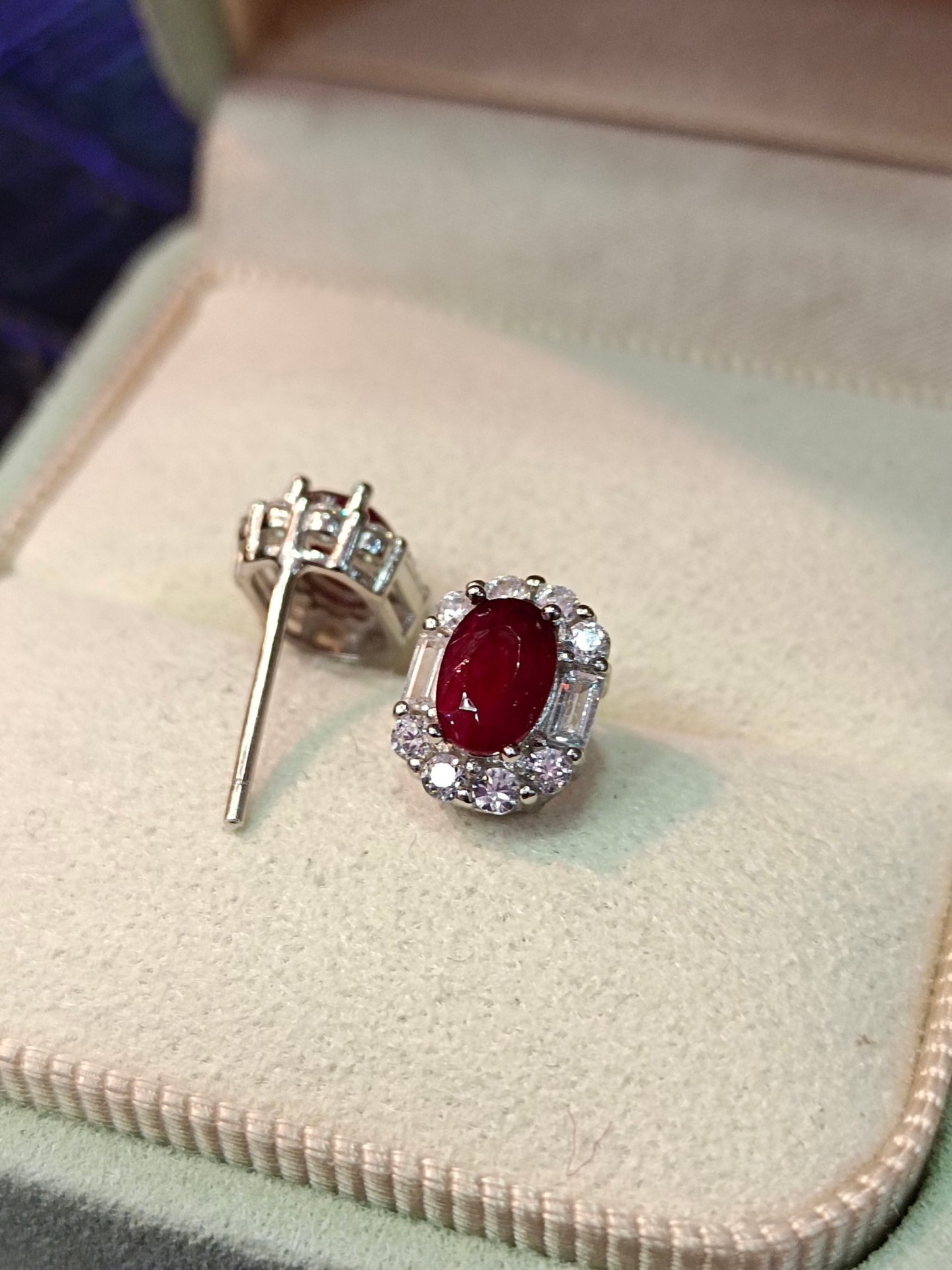 S925 Silver Embedded Ruby Earrings - Elegant Jewelry Piece
