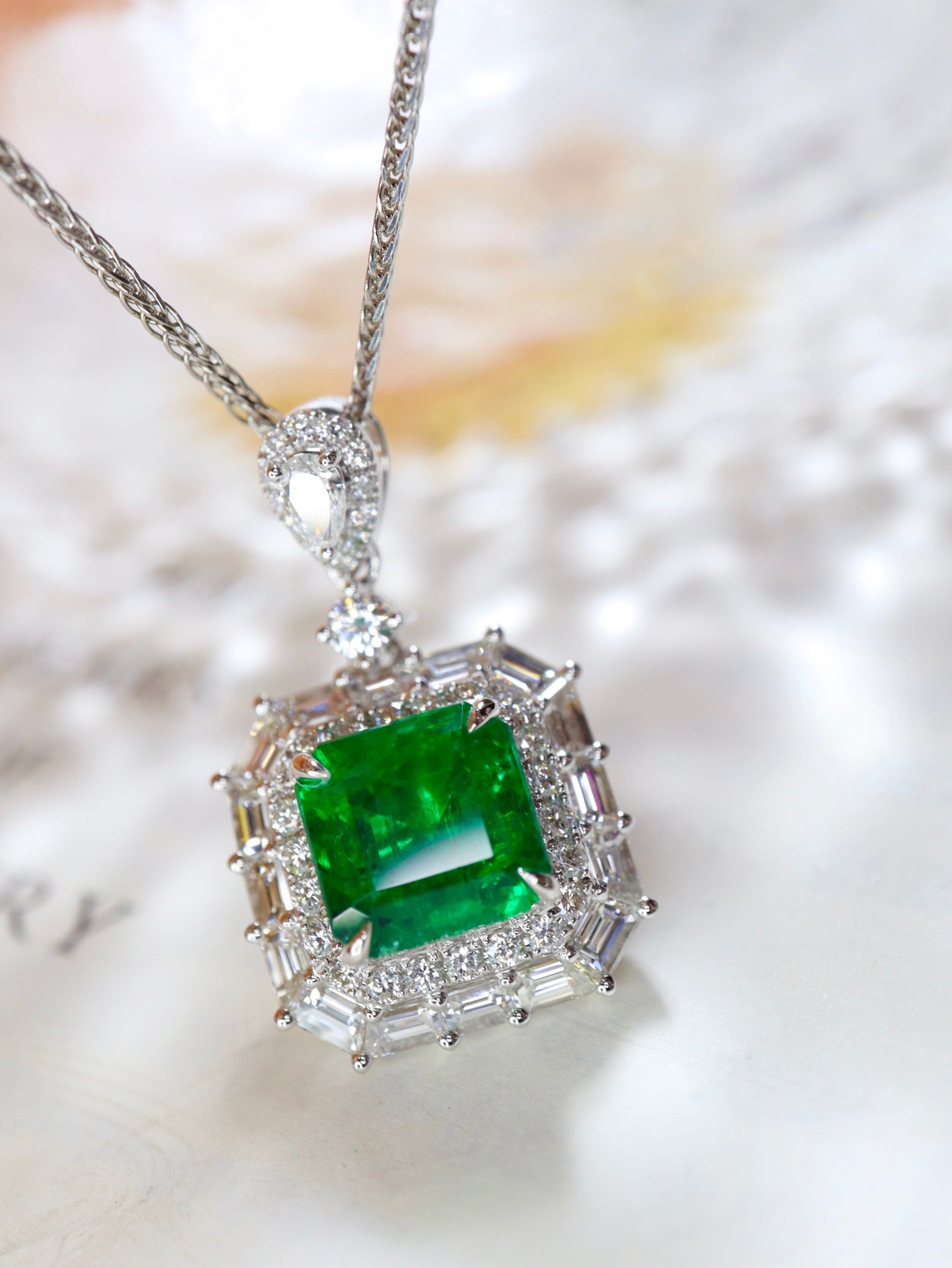 Emerald Pendant Jewelry: 2.75ct Vivid Green Glass Crystal, Luxurious and Elegant